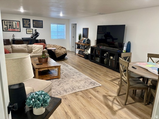 COUNTRY CORNER - Residential