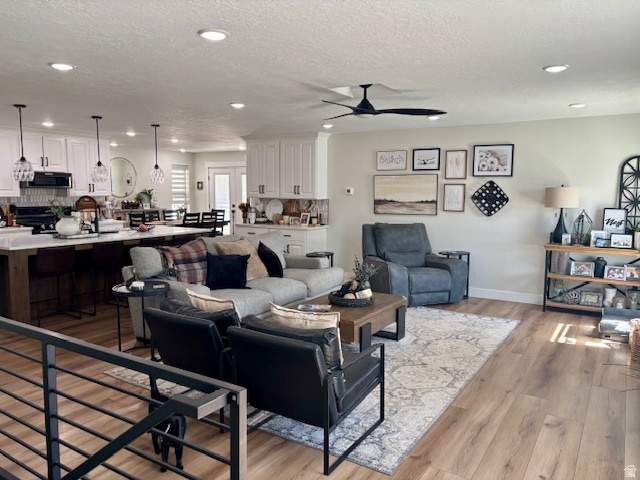 COUNTRY CORNER - Residential
