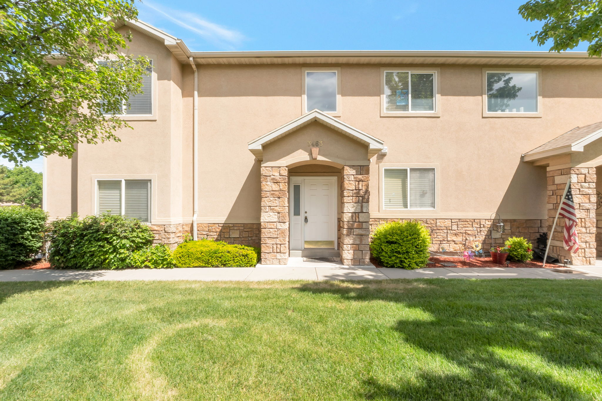 2 bedroom, 2 full bath condo in great community! You will love the open floor plan and the huge primary bedroom. Laminate flooring throughout the main area. Complex has great amenities which include pool, clubhouse, theater room, gym room, basketball court, playground and pickleball. RV parking is available. Call today and get over here!