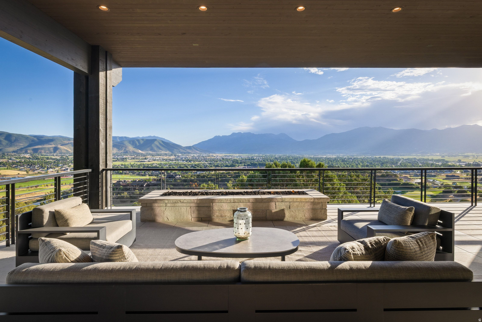 RED LEDGES - Residential