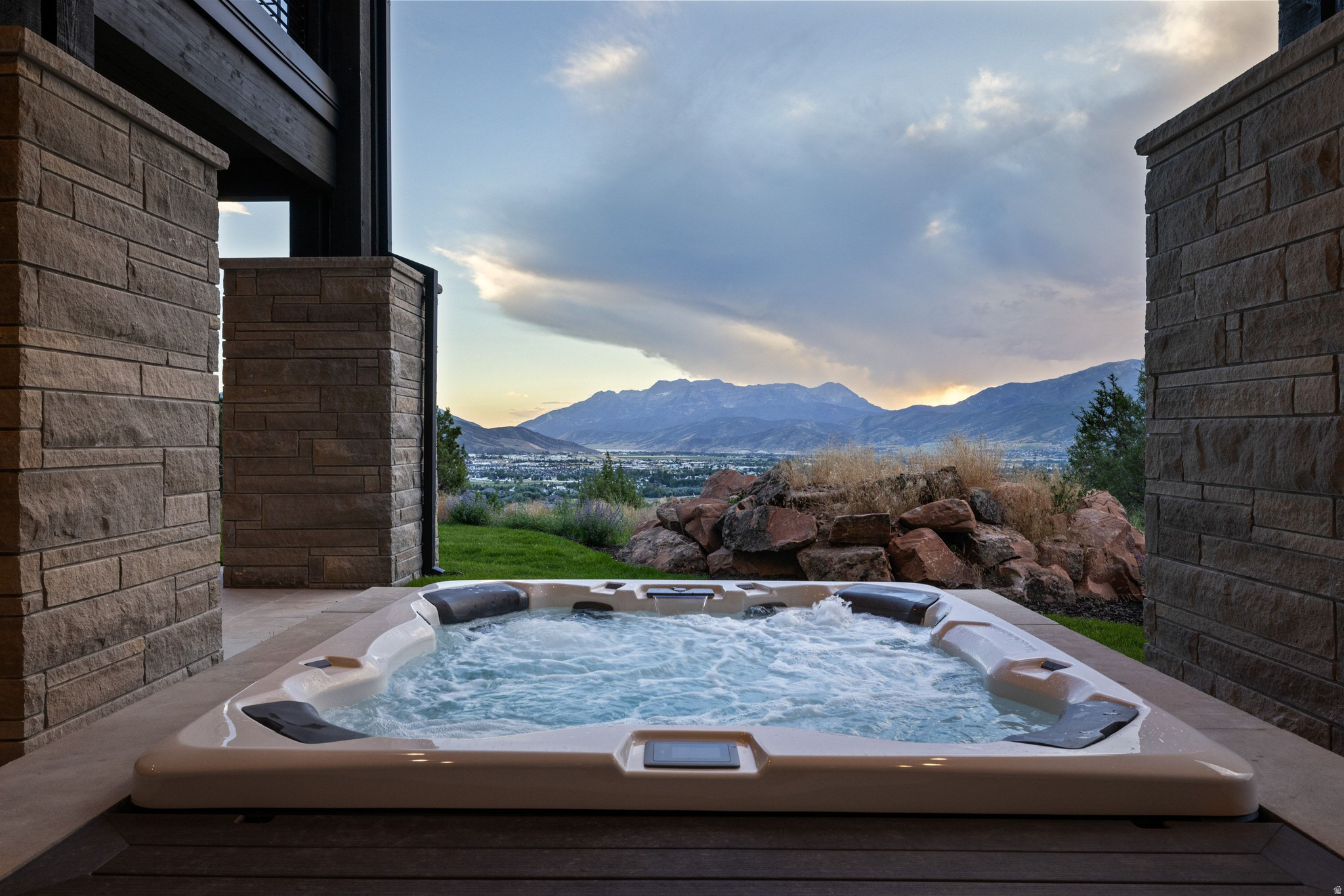 RED LEDGES - Residential