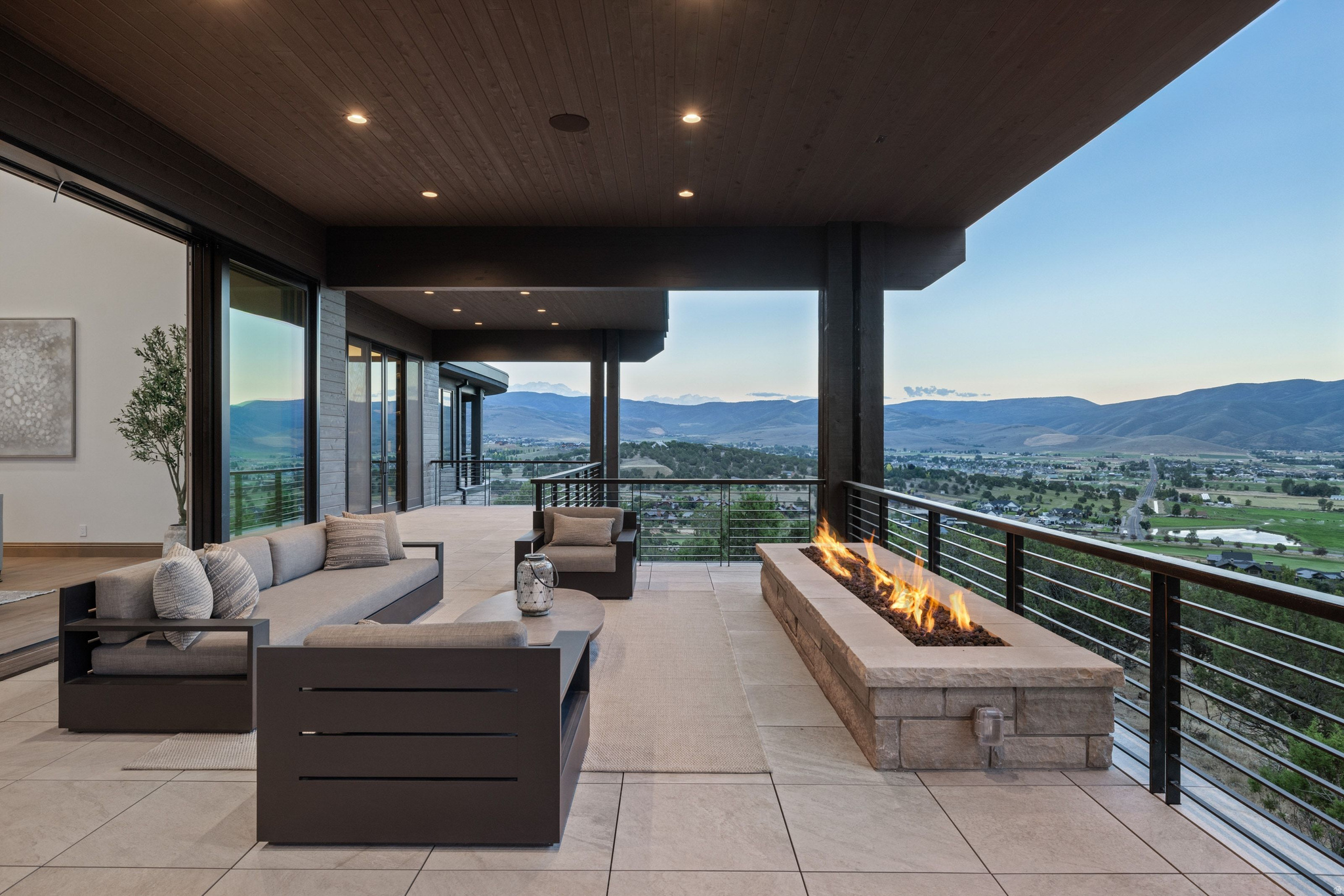 RED LEDGES - Residential