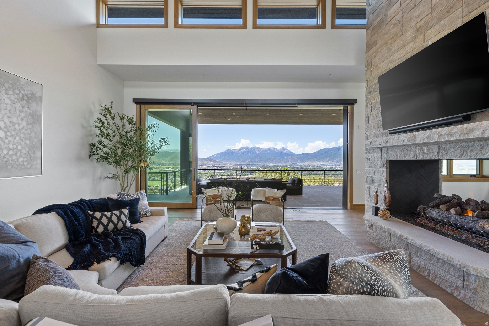 RED LEDGES - Residential