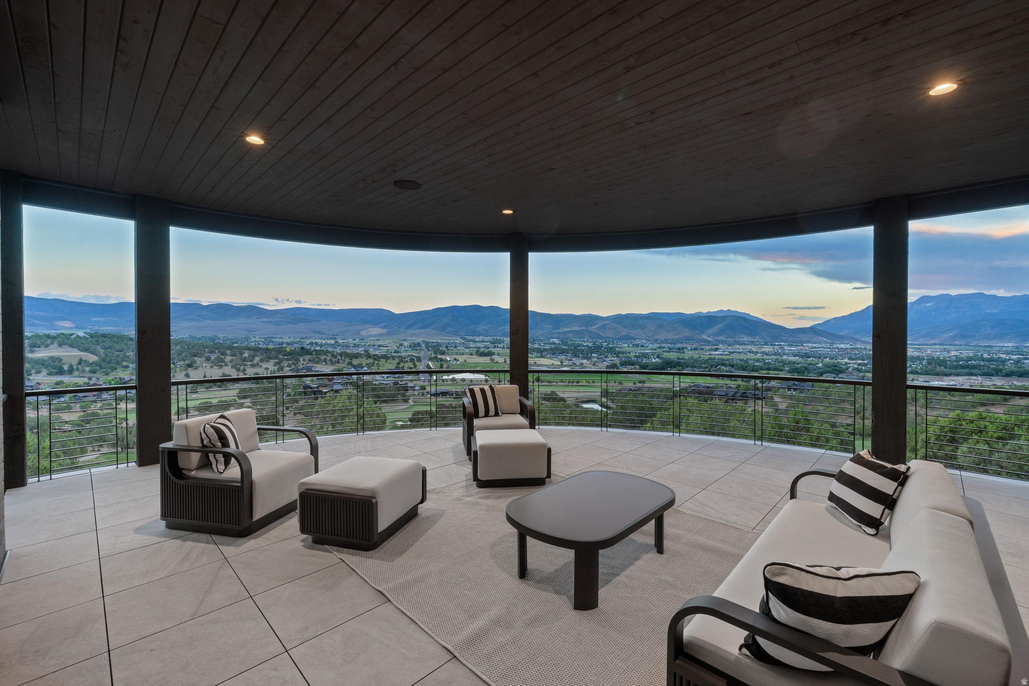 RED LEDGES - Residential