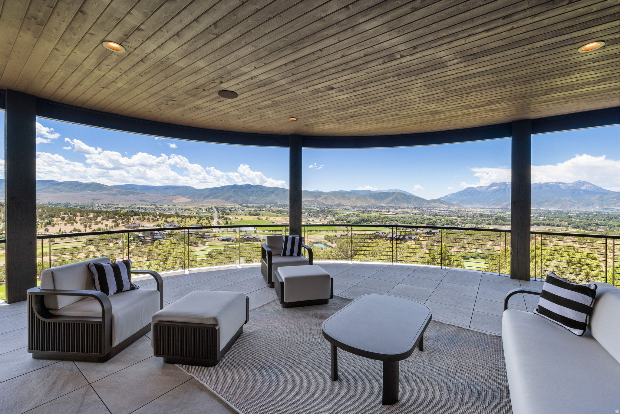 RED LEDGES - Residential