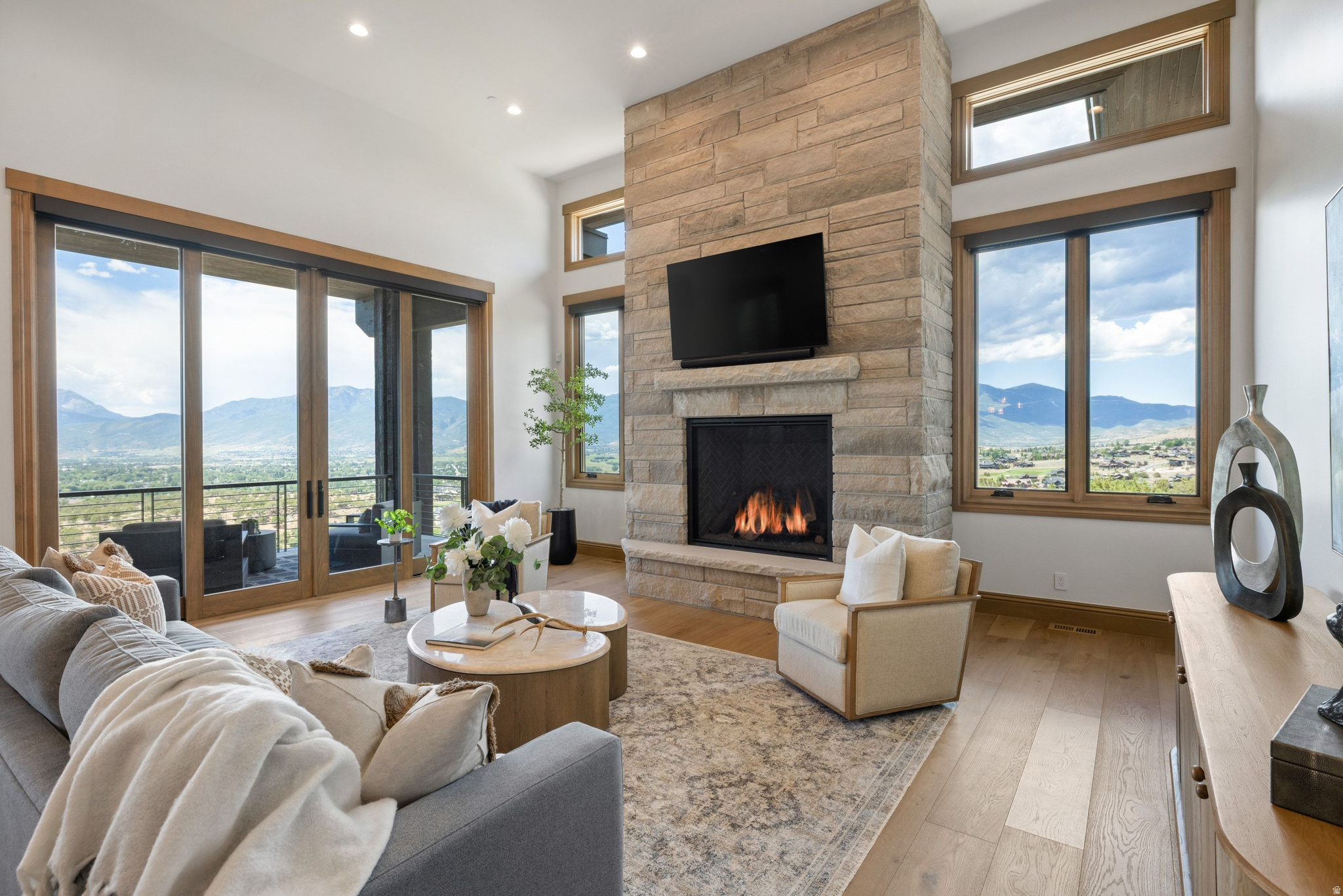 RED LEDGES - Residential