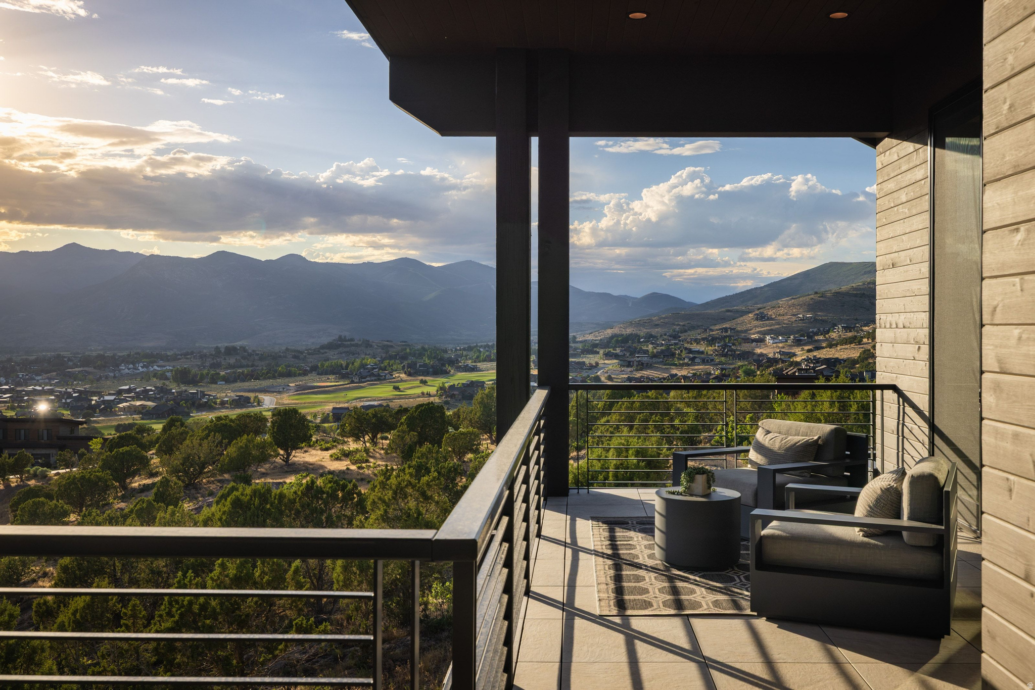 RED LEDGES - Residential