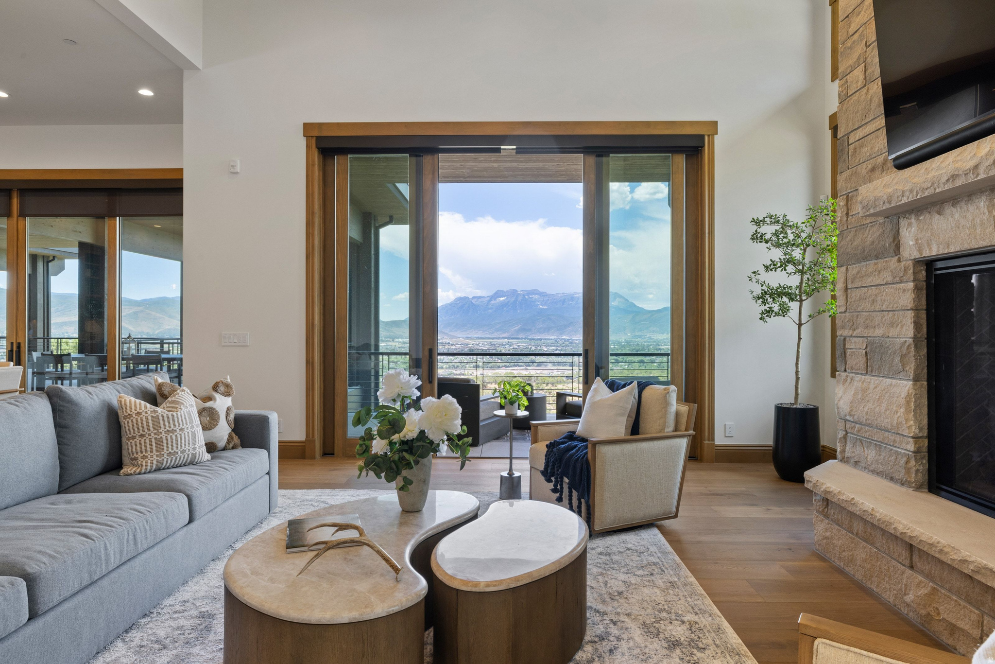 RED LEDGES - Residential