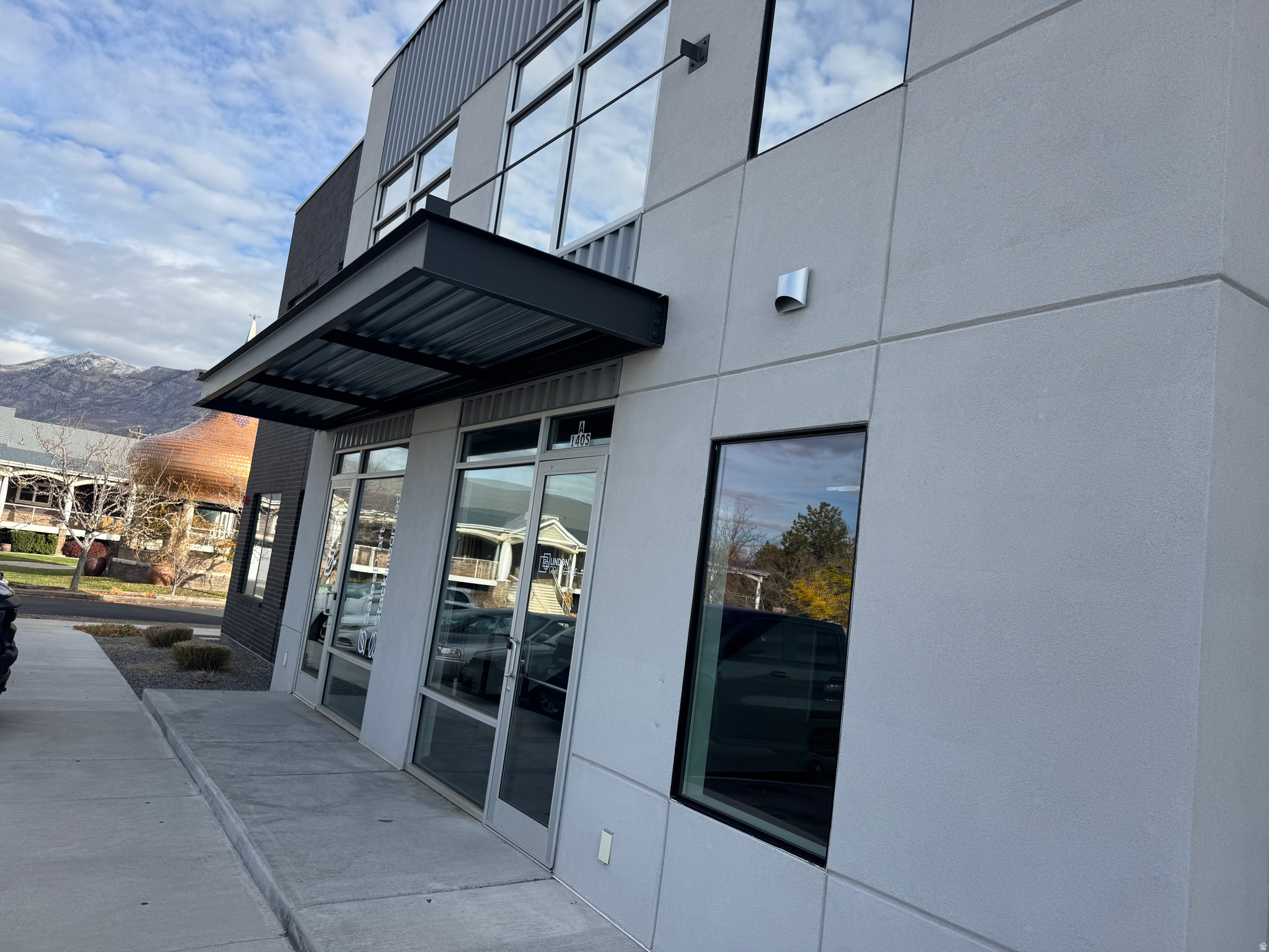 LINDON'S EDGE - Commercial Lease