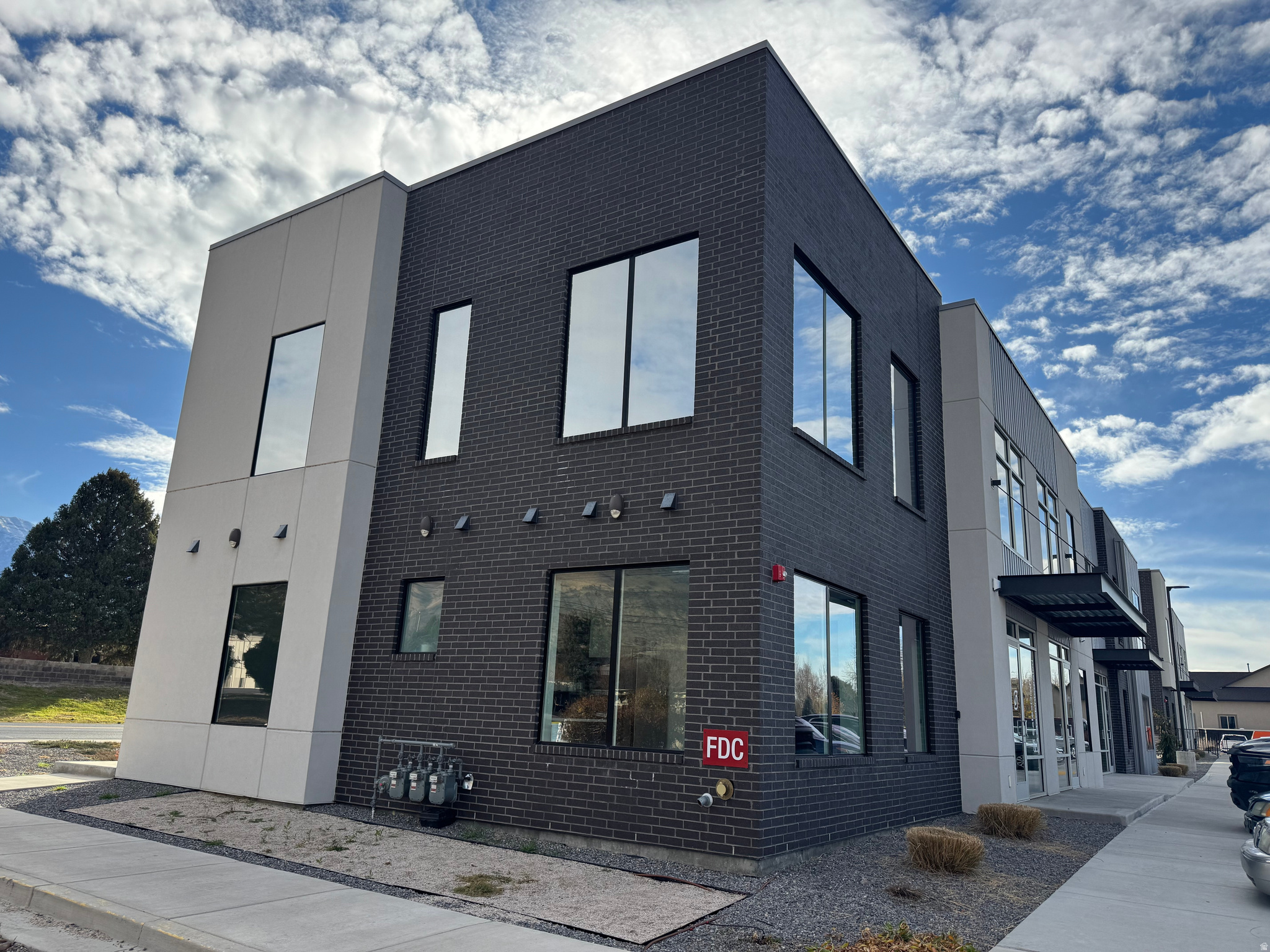 LINDON'S EDGE - Commercial Lease