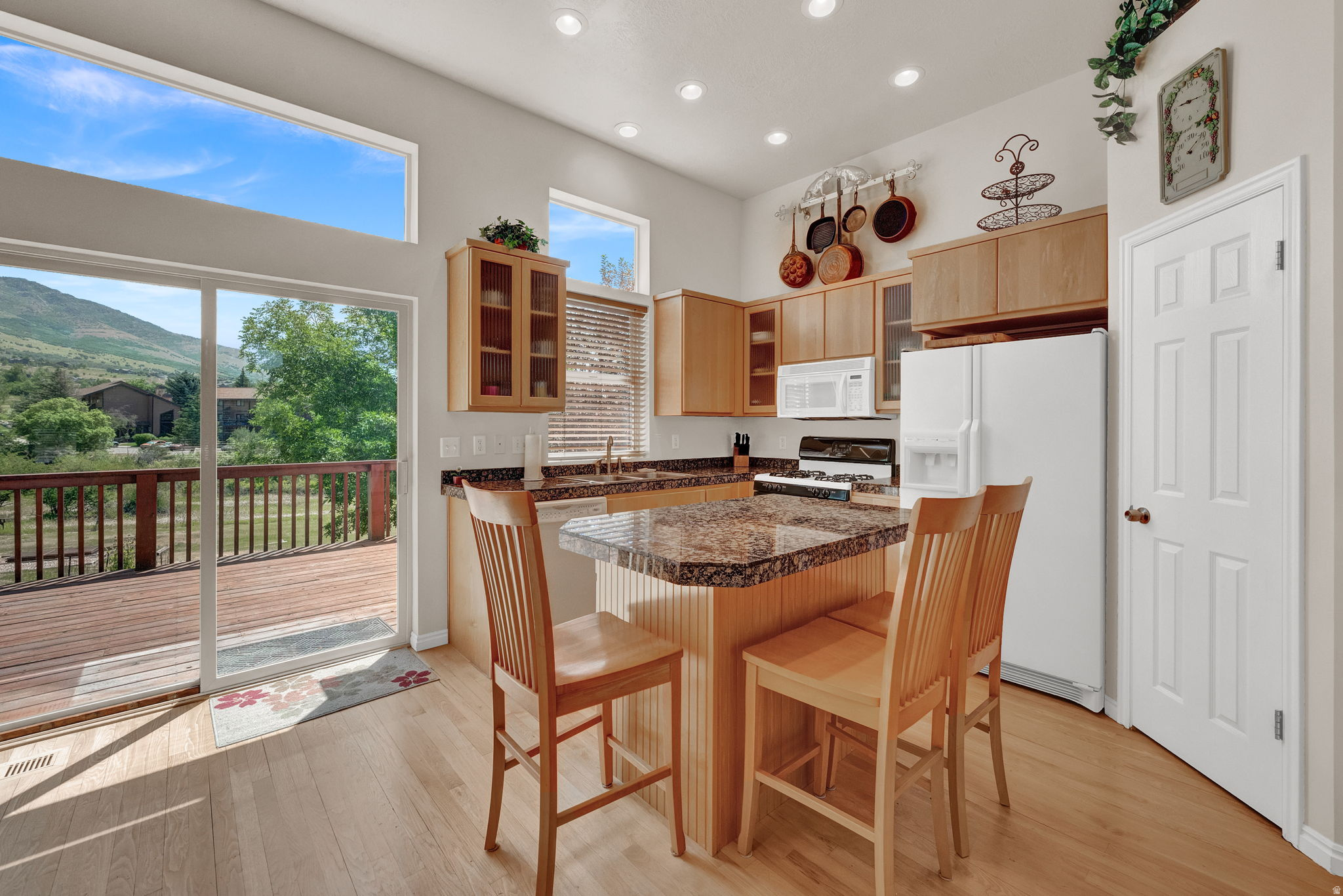 PATIO SPRINGS - Residential