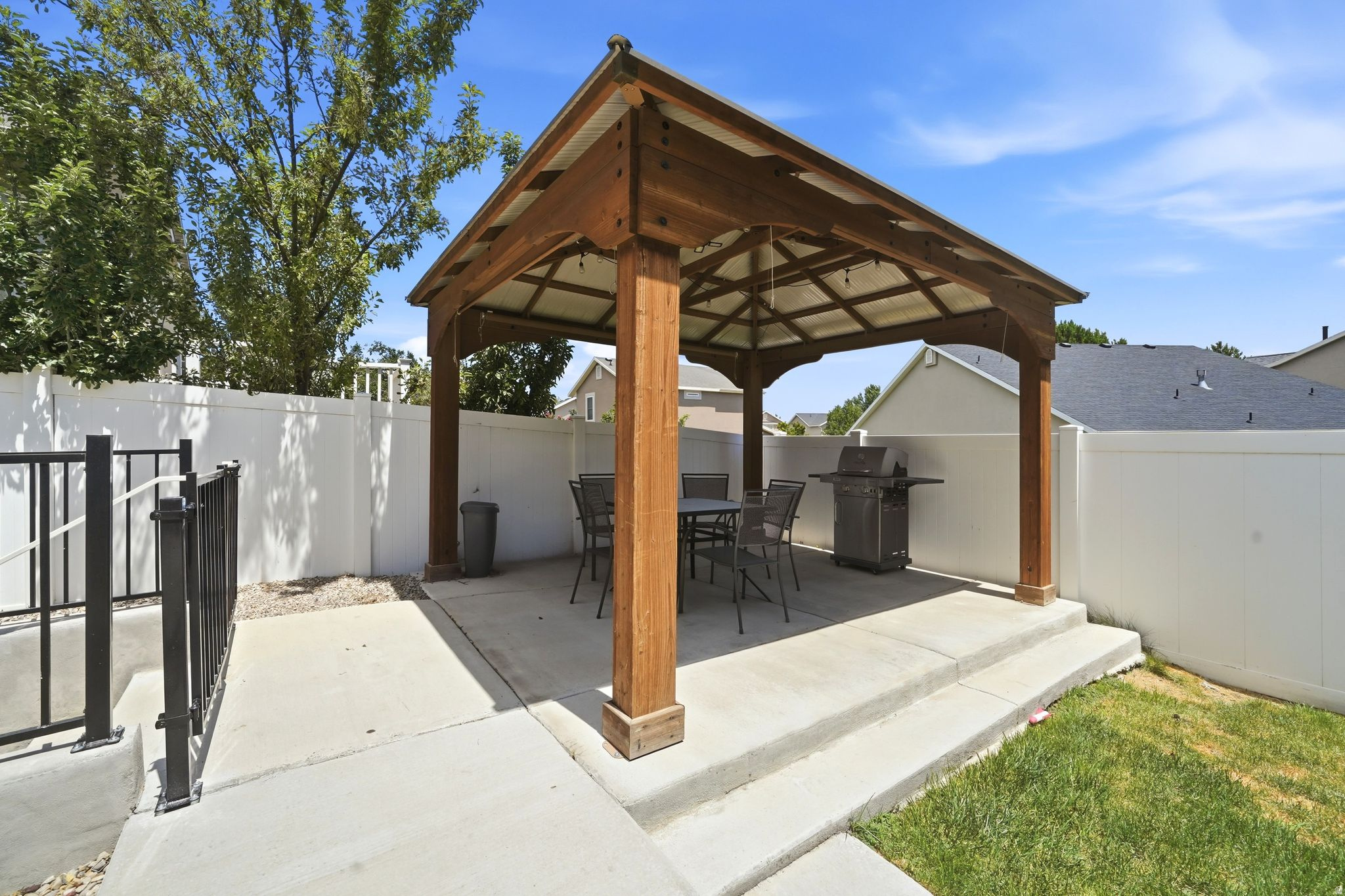 WESTERN SPRINGS - Residential
