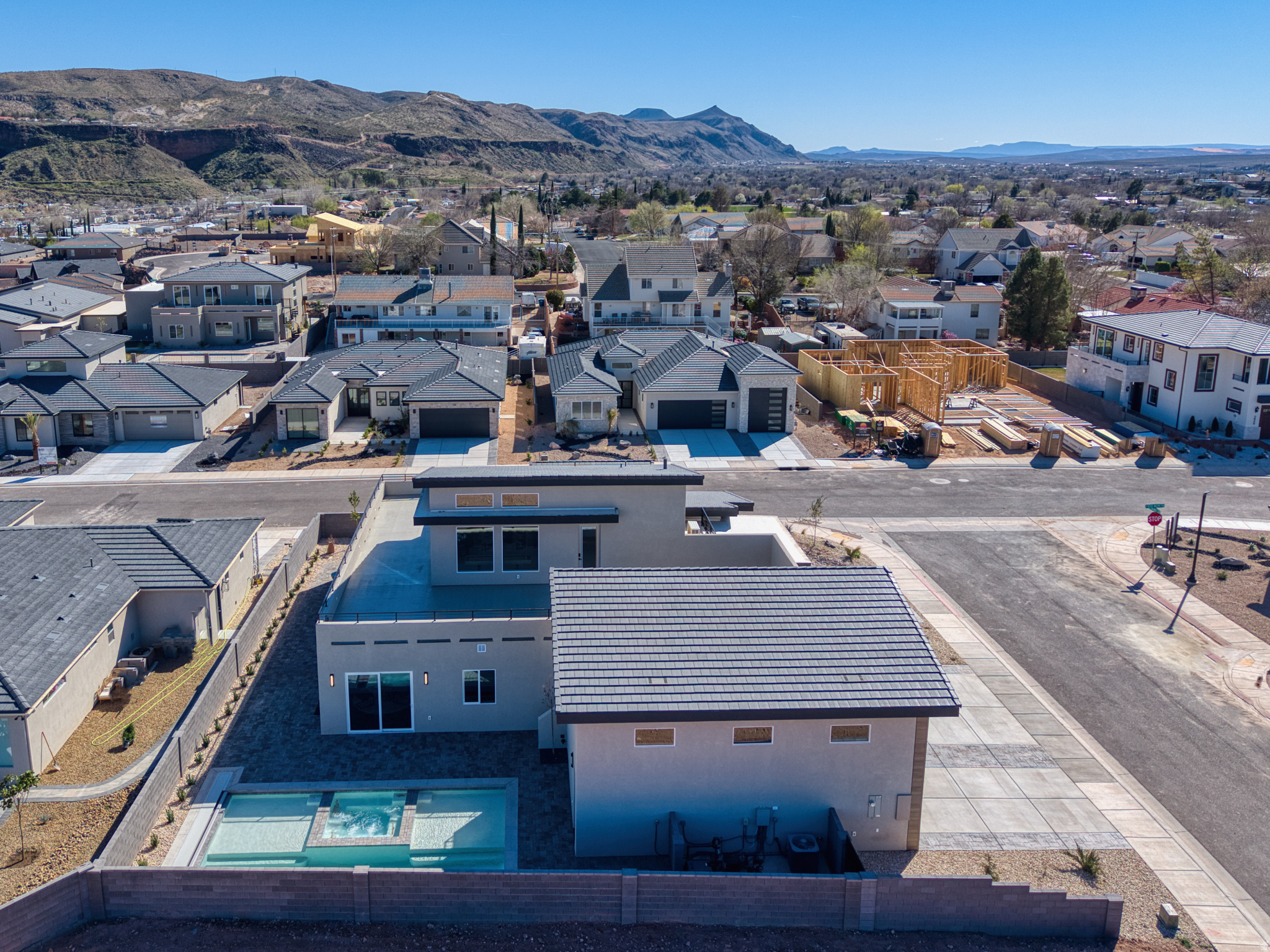 FALCON RIDGE PH 4 - Residential