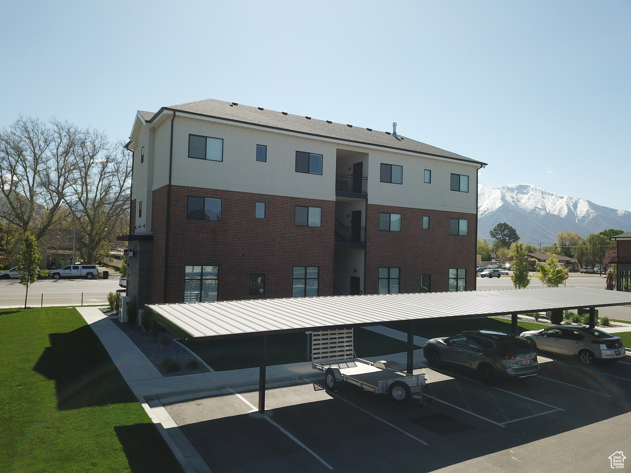 FOXRIDGE - Commercial Sale