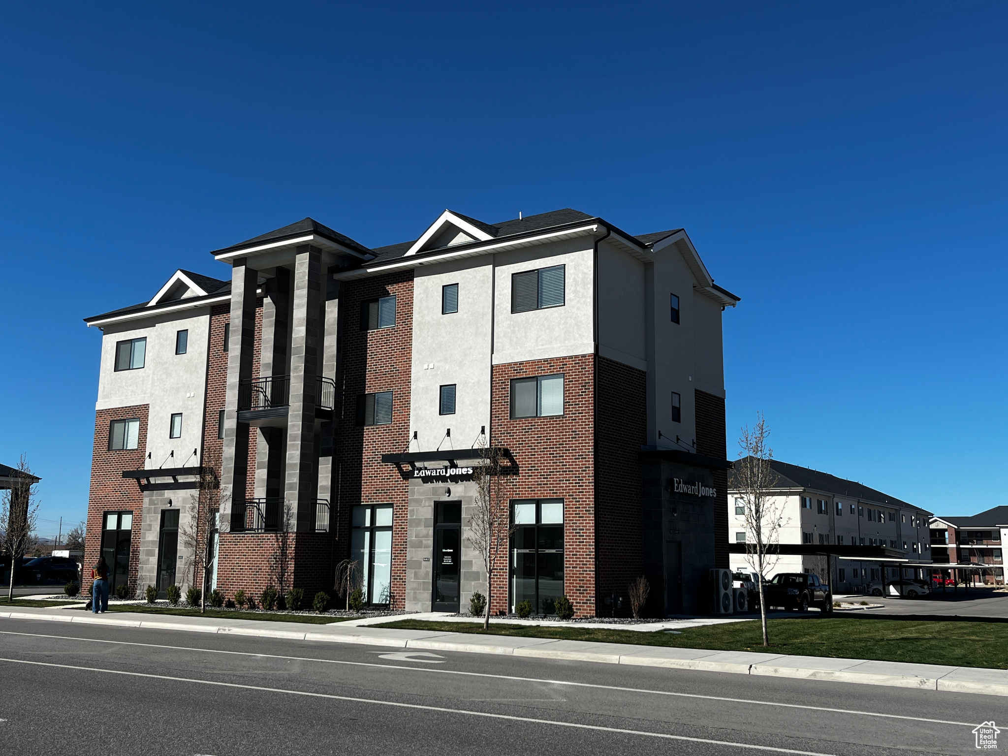 FOXRIDGE - Commercial Sale