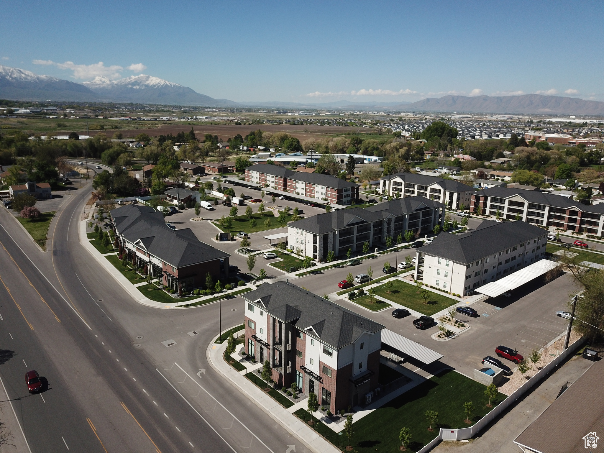 FOXRIDGE - Commercial Sale