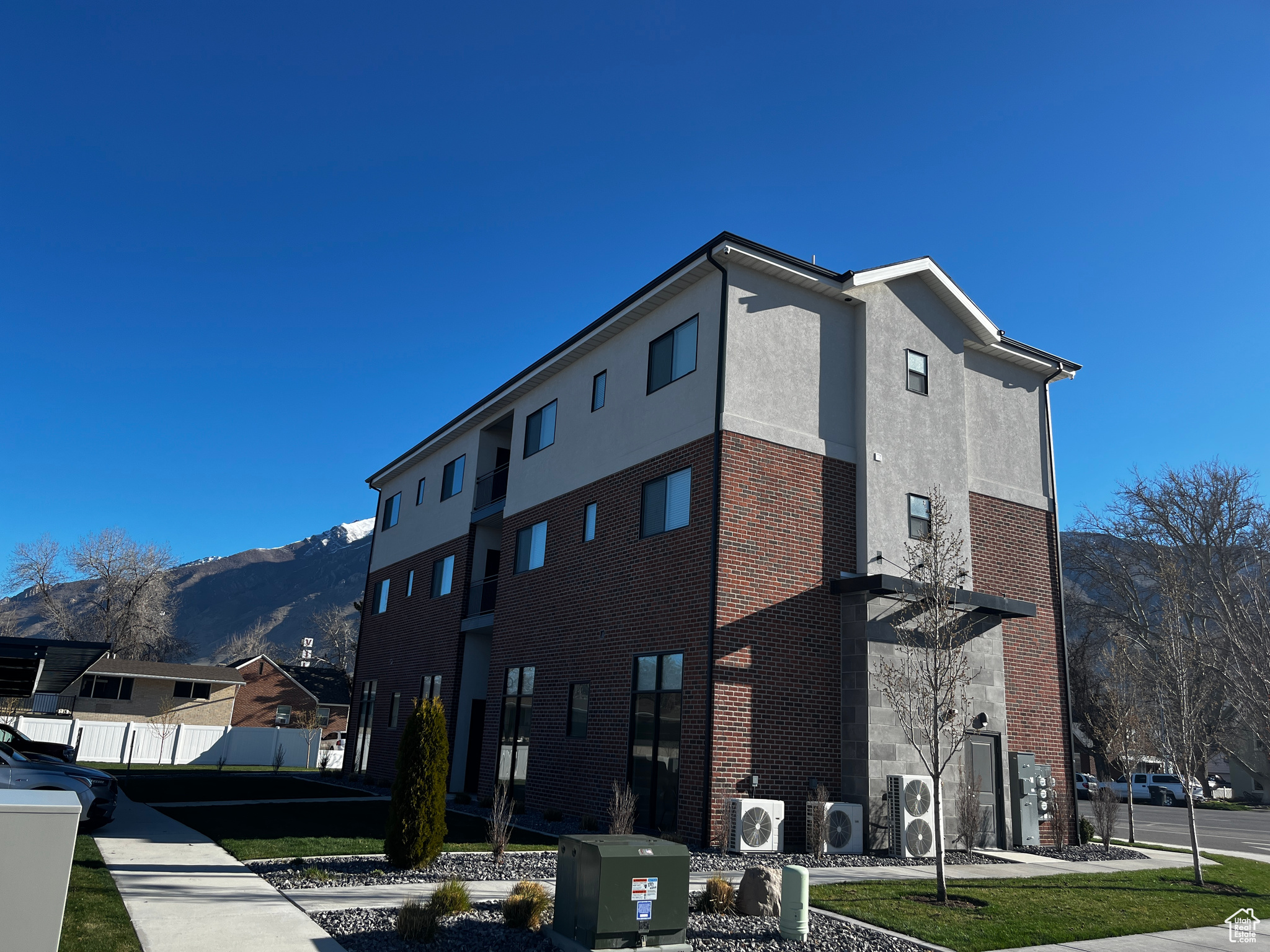 FOXRIDGE - Commercial Sale