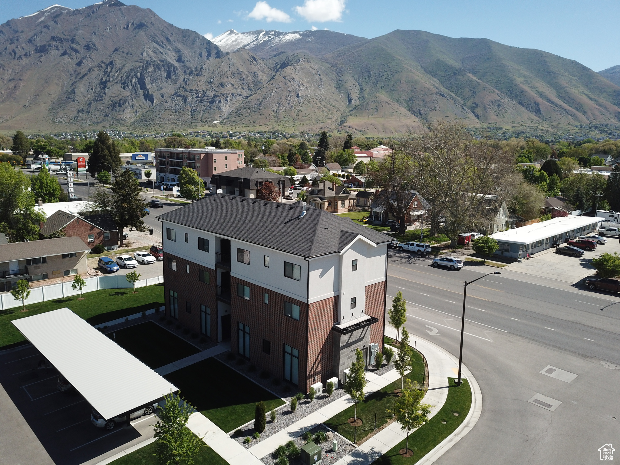 FOXRIDGE - Commercial Sale