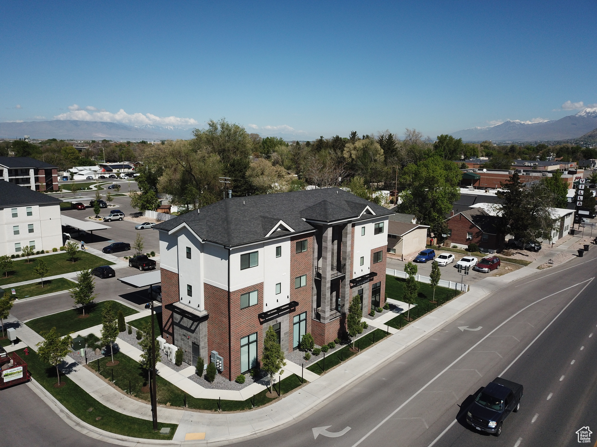 Beautiful new and very functional building in a new project in Springville.  2 offices on the main level and 4 apartments above.  All apartments are rented and both offices have great tenants.   Offices have kitchens and bathrooms and 14 foot ceilings. Long term tenant in one and the owner has a 5 year lease.  Turnkey property.