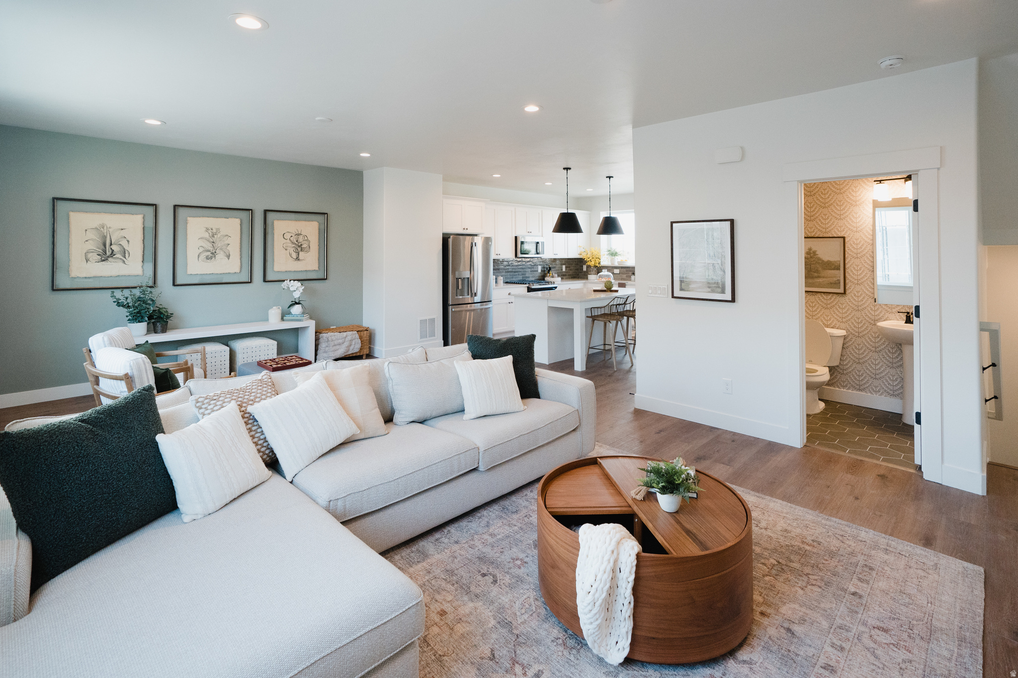 LAKESHORE LANDING - Residential