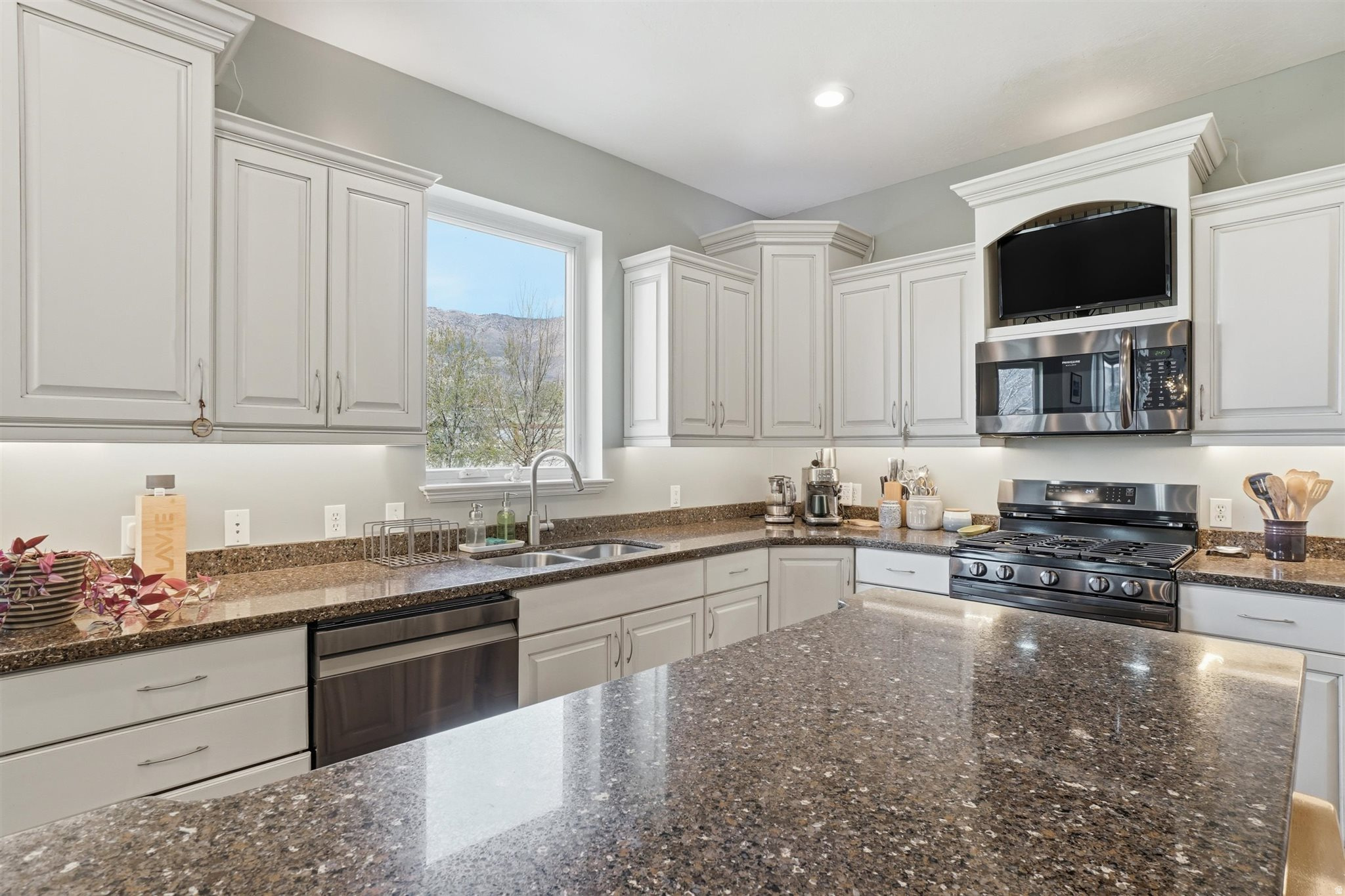 EDEN ACRES - Residential
