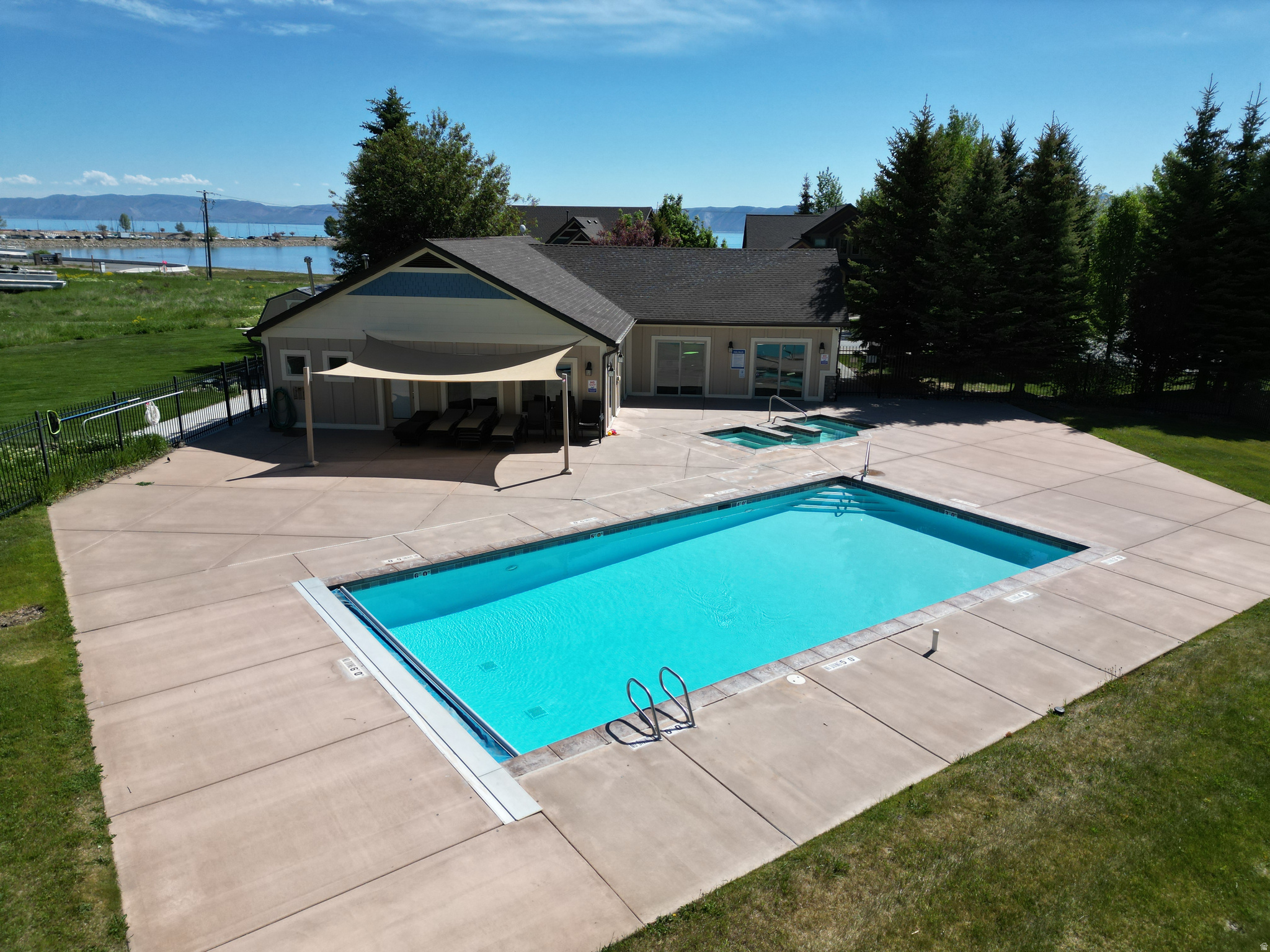 LOCHWOOD ESTATES - Residential