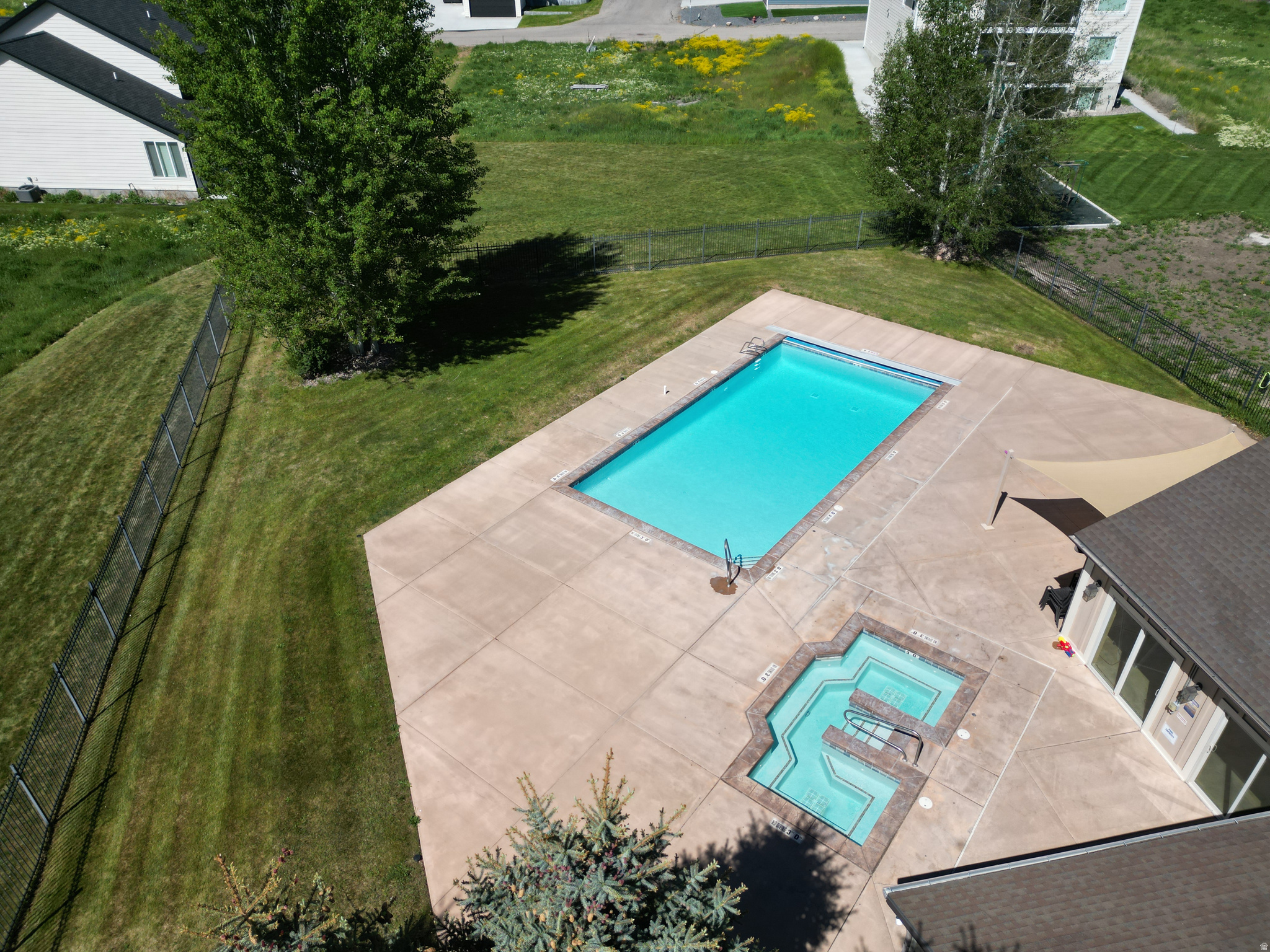 LOCHWOOD ESTATES - Residential
