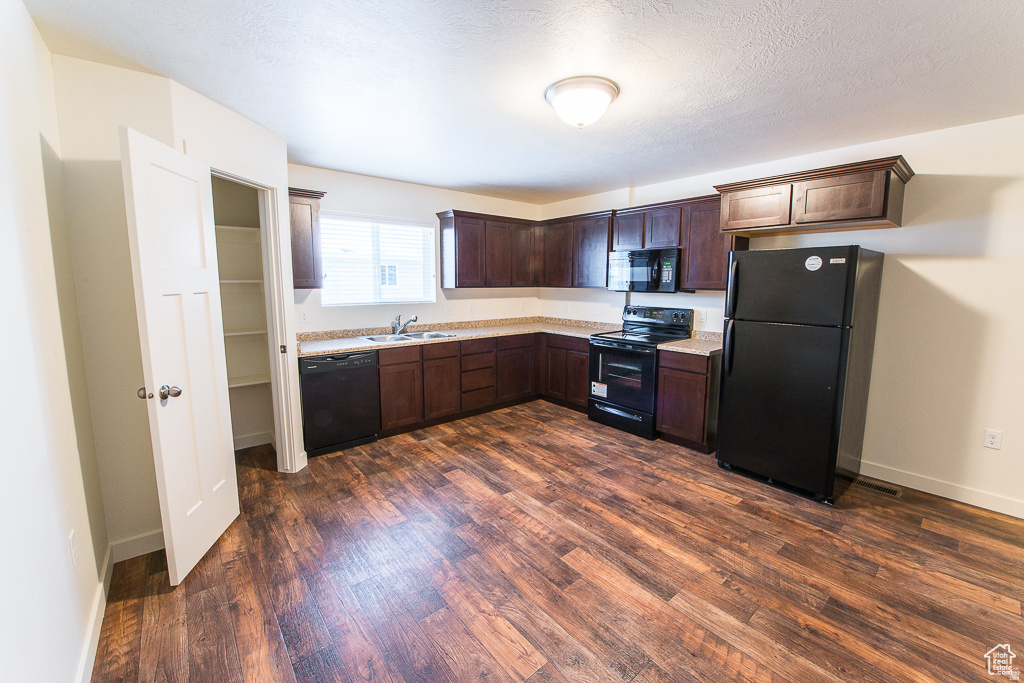 TUCKER ROW AT WATERS EDGE - Residential