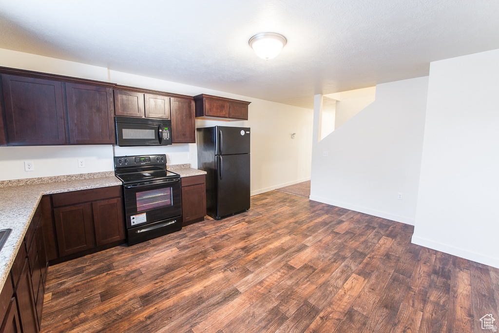 TUCKER ROW AT WATERS EDGE - Residential