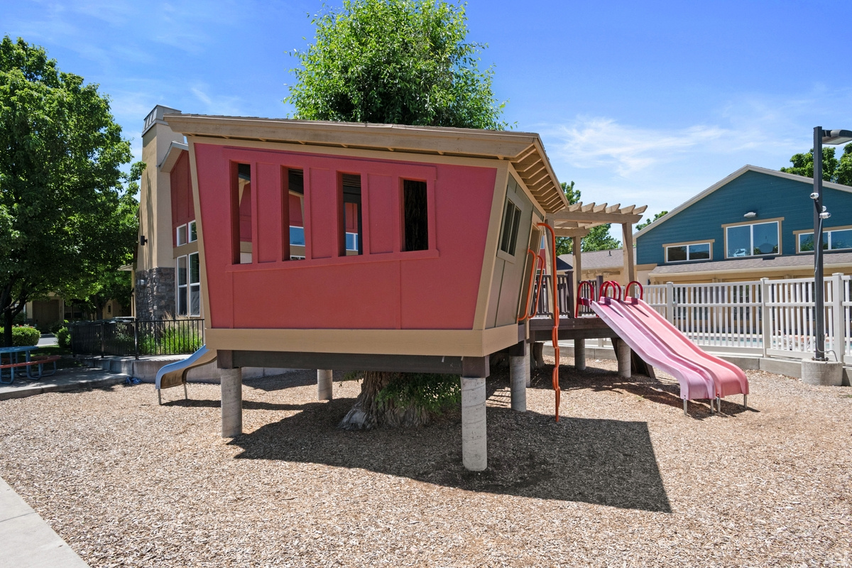 SUMMERLANE AT THE DI - Residential