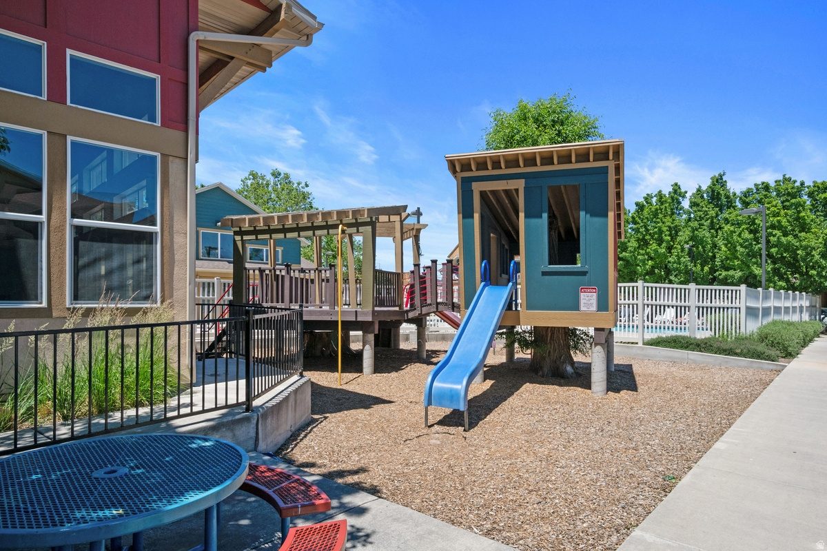 SUMMERLANE AT THE DI - Residential