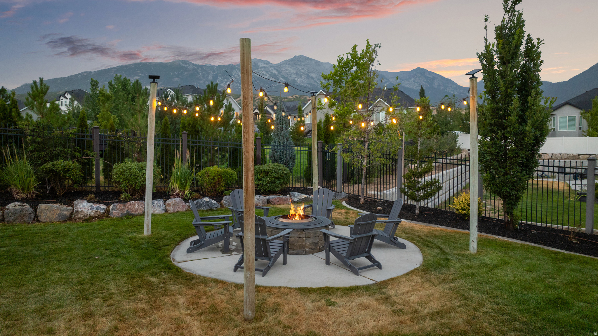 BEACON HILL THE HIGHLANDS - Residential
