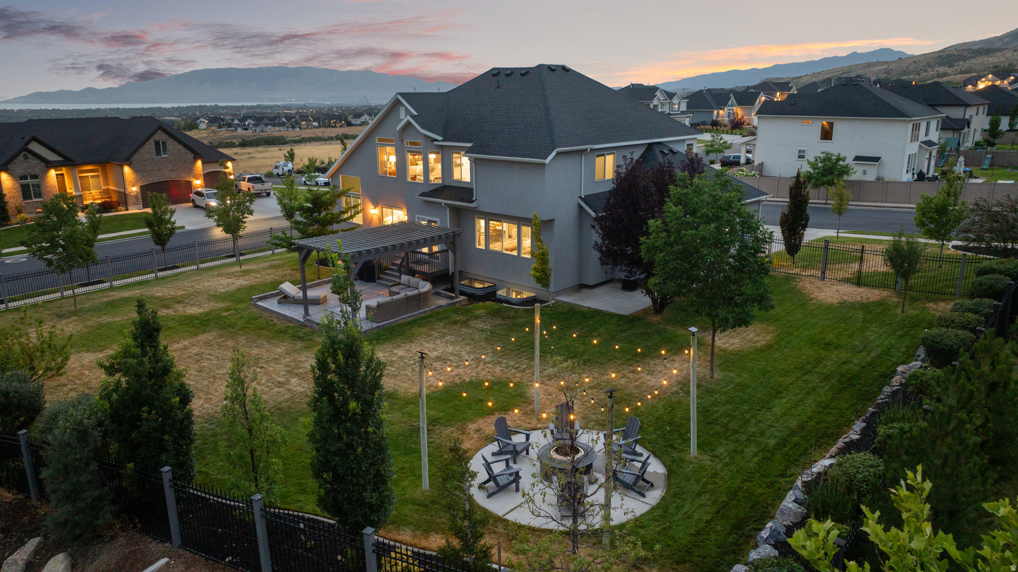 BEACON HILL THE HIGHLANDS - Residential