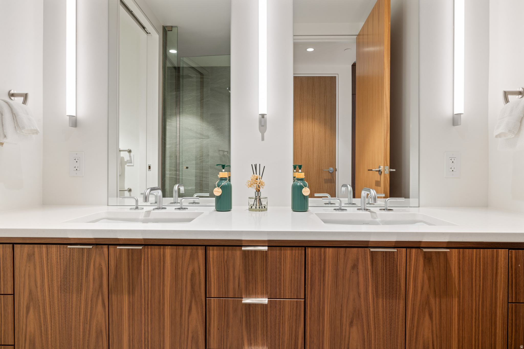 FOUNDERS PLACE - Residential