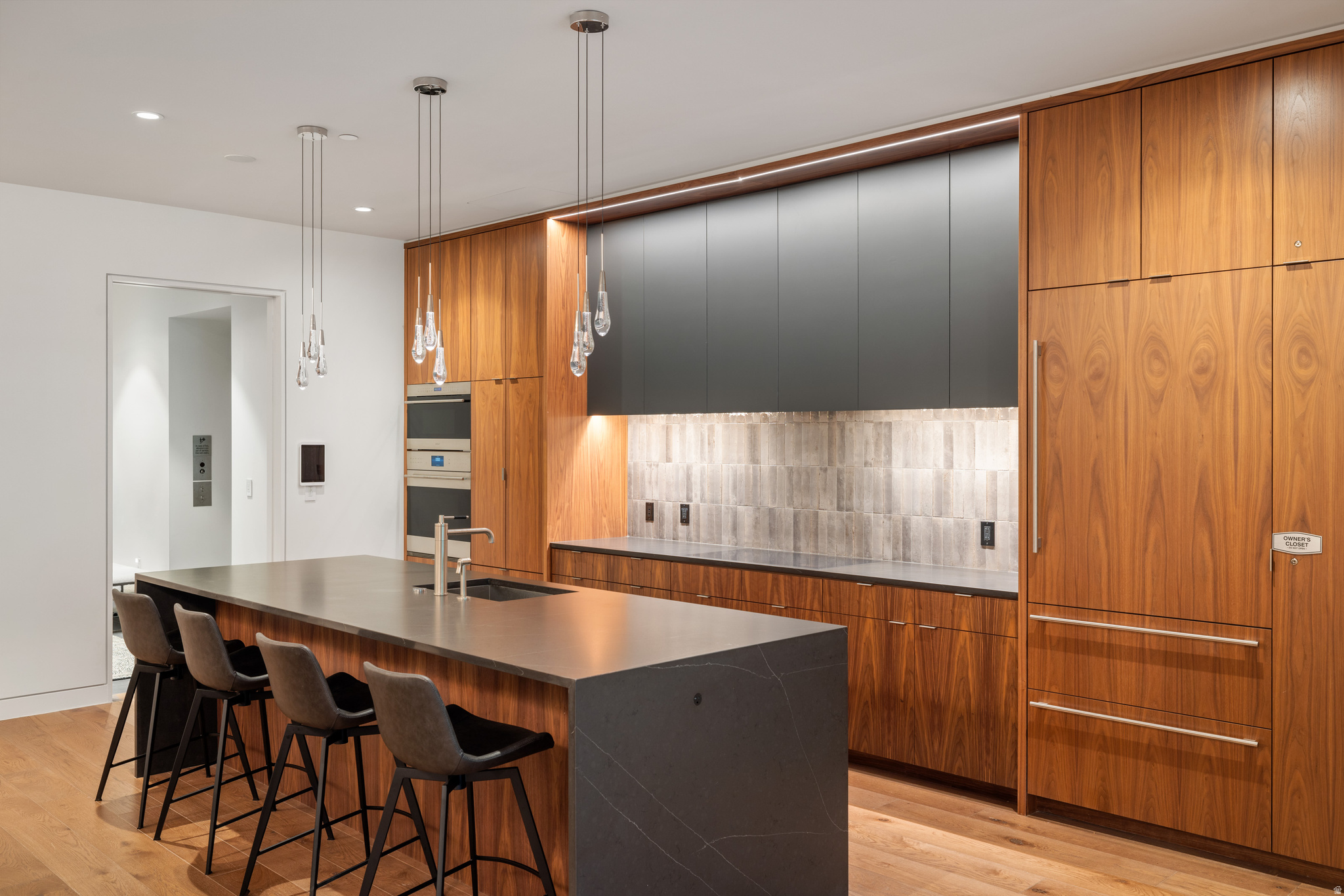 FOUNDERS PLACE - Residential