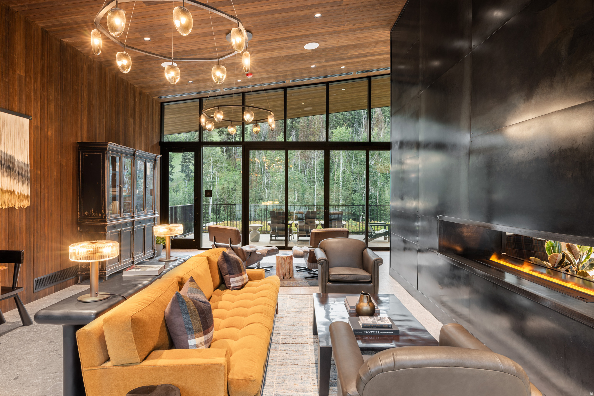 FOUNDERS PLACE - Residential