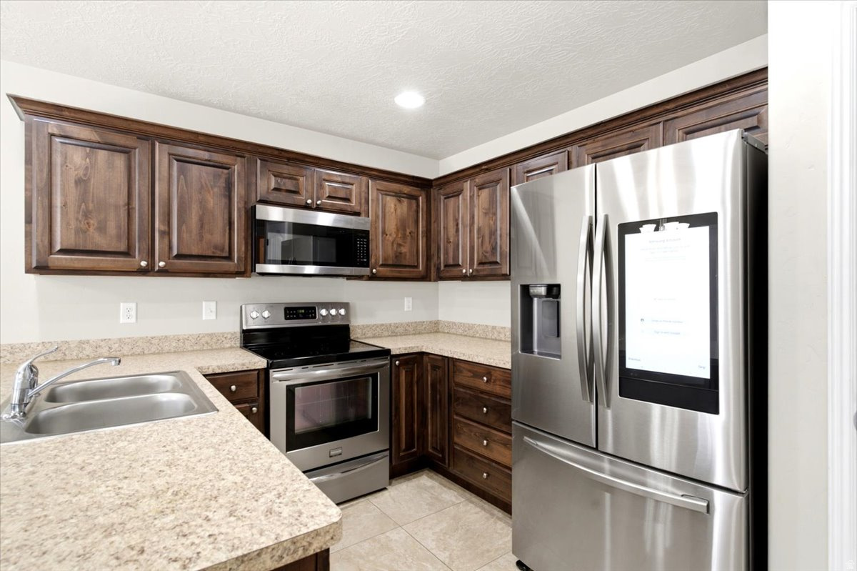 CAMELOT COVE - Residential