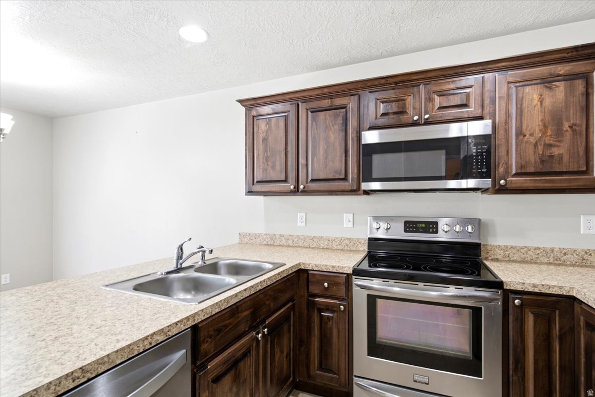 CAMELOT COVE - Residential