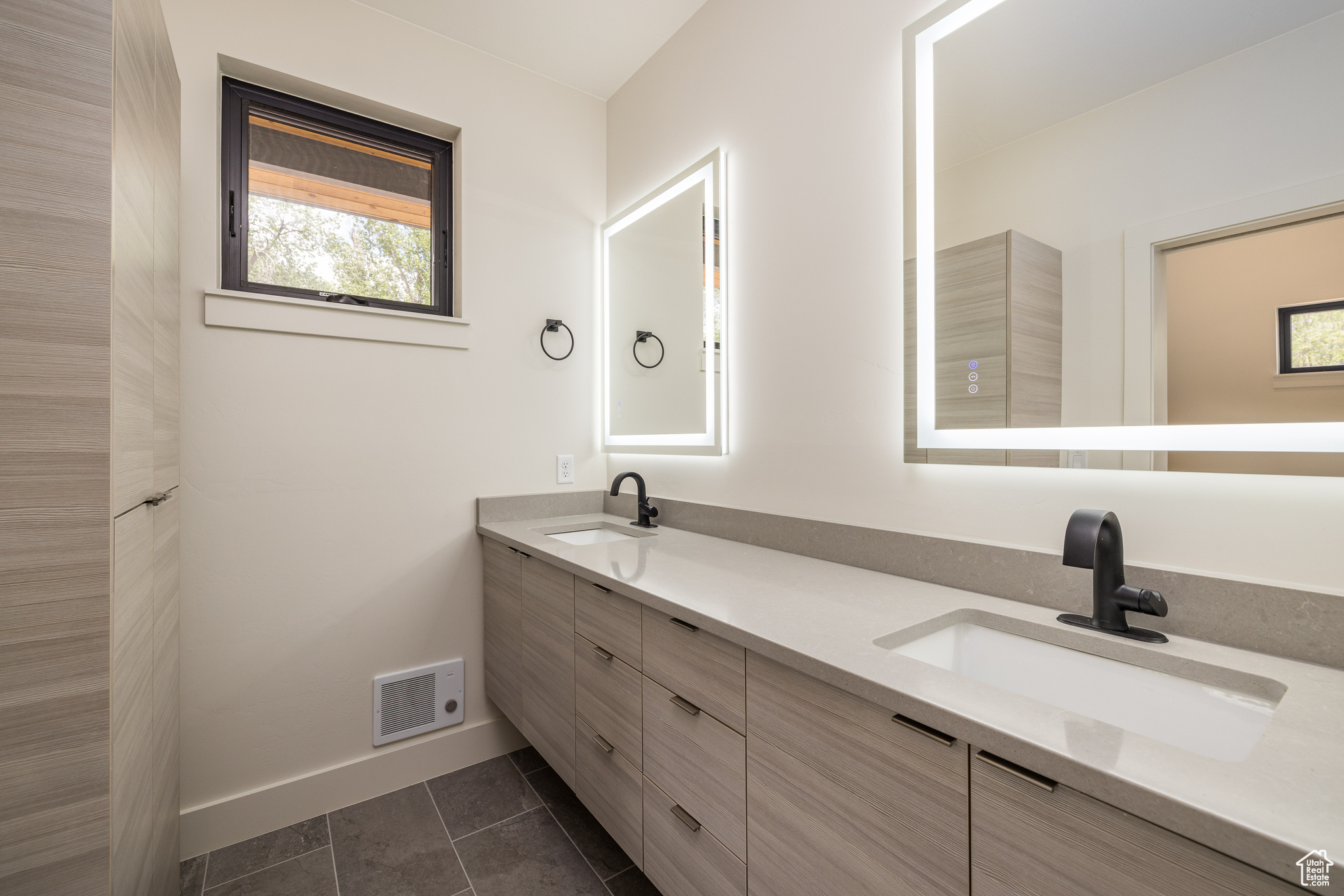 COTTONWOOD CONDOS - Residential