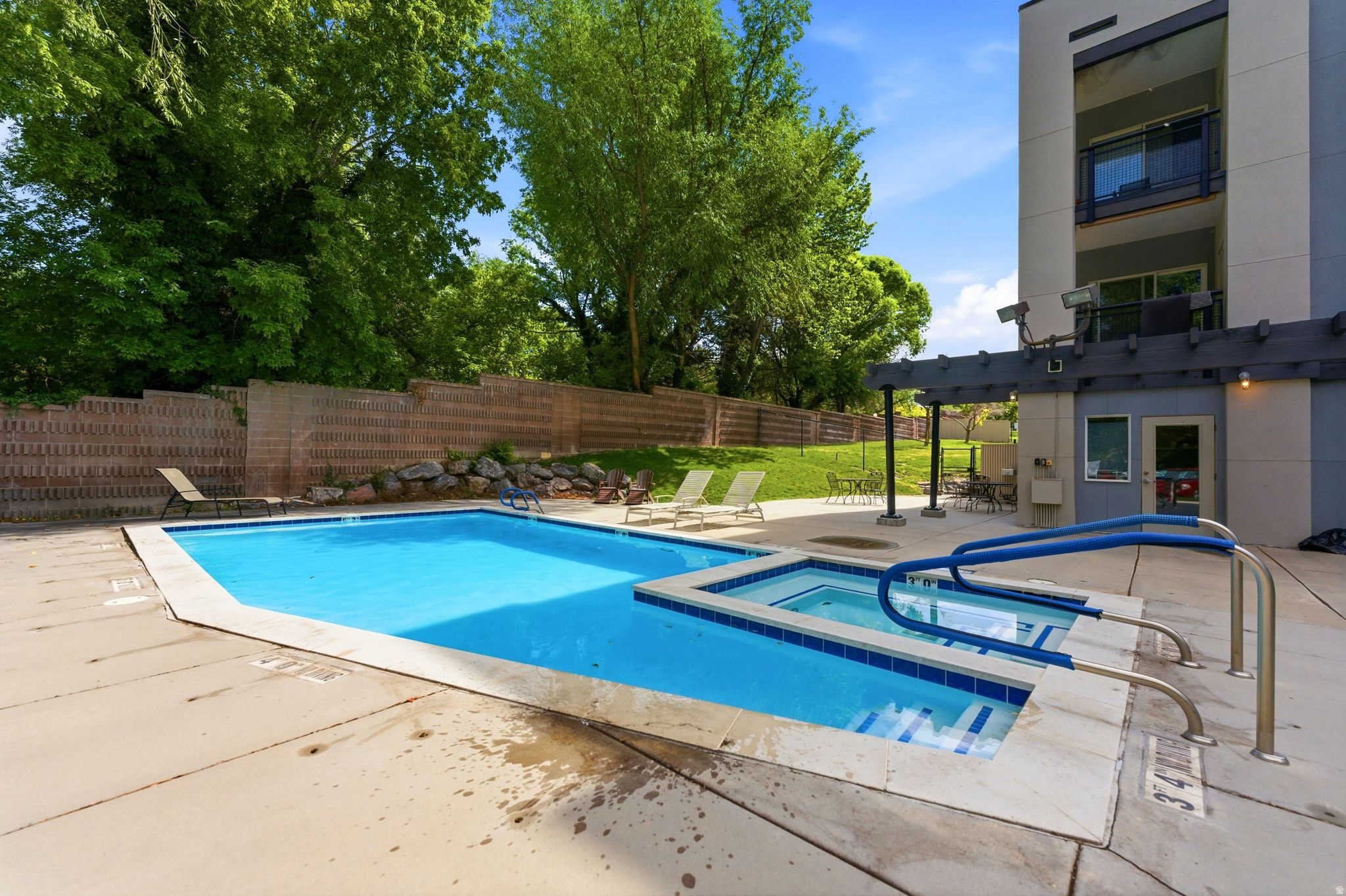 HIGHLAND CONDOMINUMS - Residential