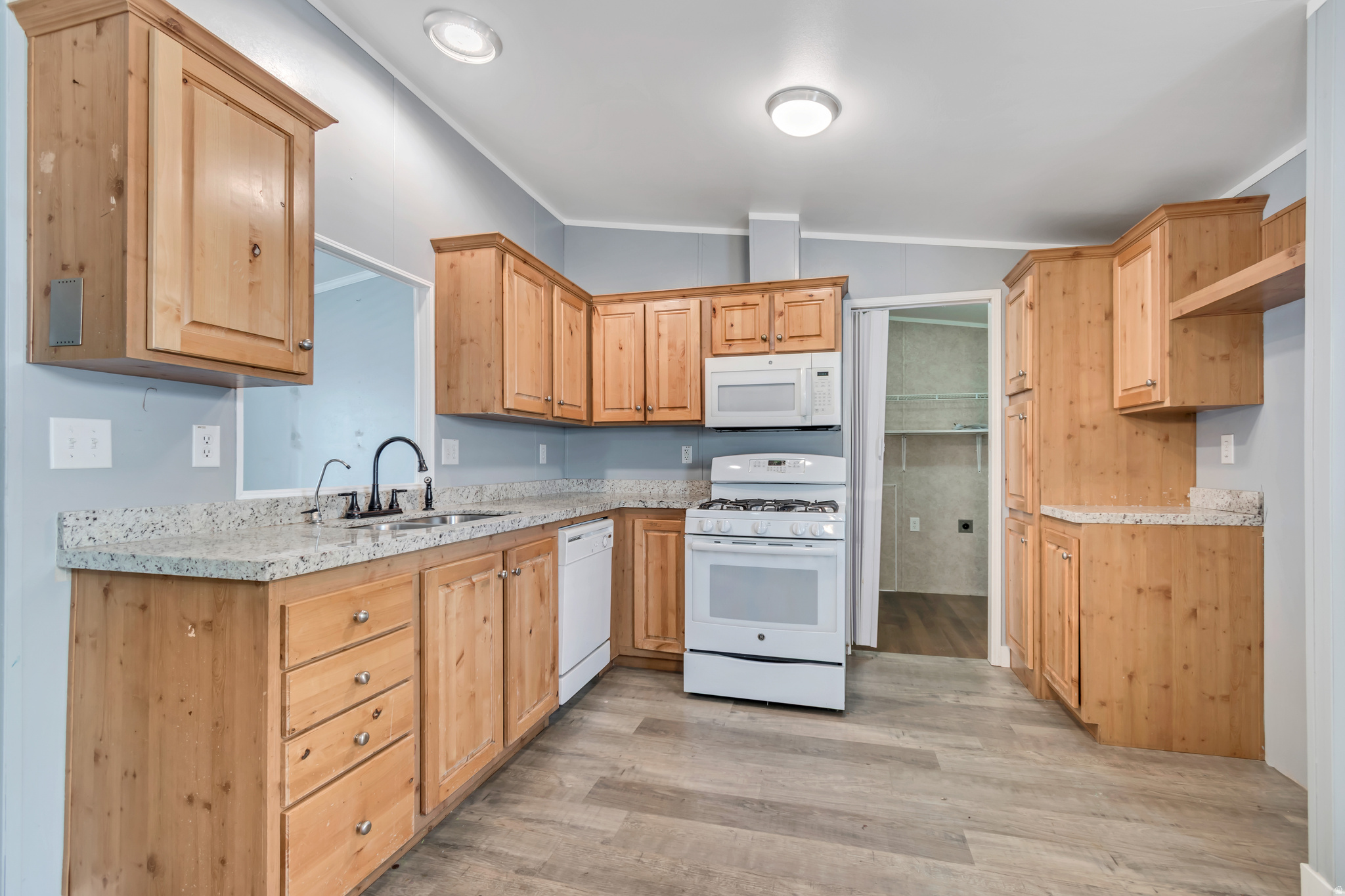 WESTERN ESTATES - Residential