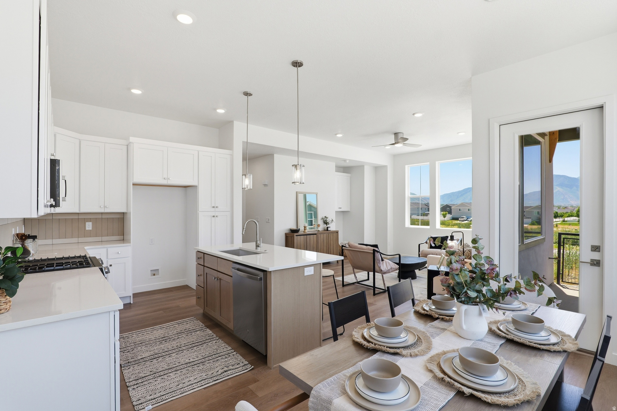 HUNTINGTON RANCH - Residential