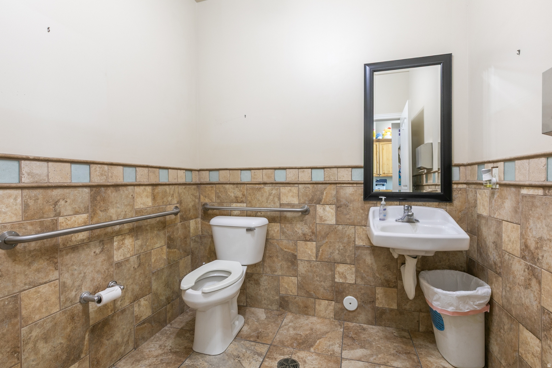 PINEHURST PLAZA - Commercial Sale