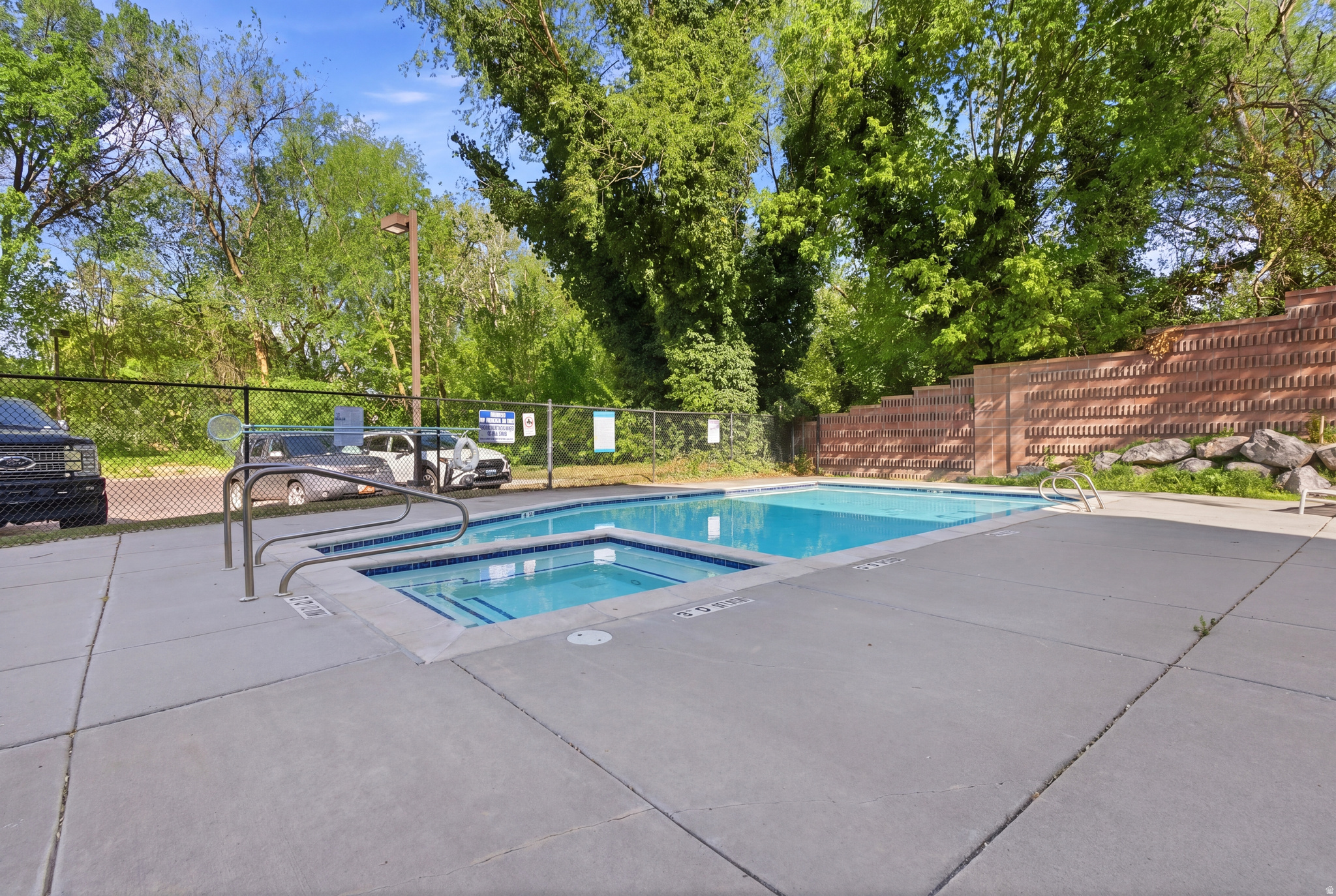 4340 HIGHLAND CONDO - Residential