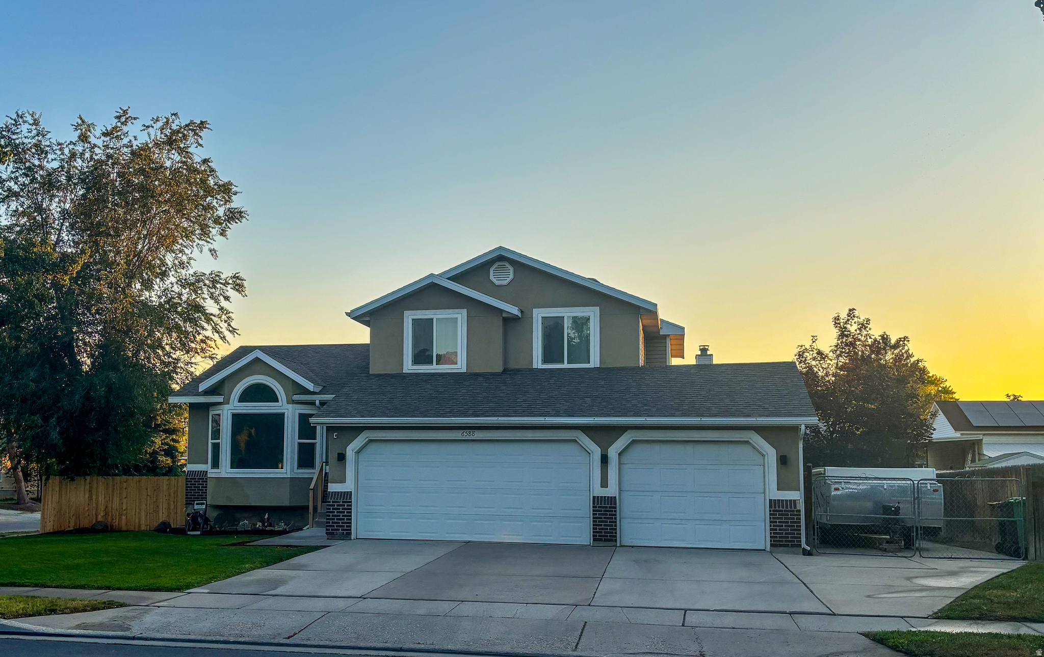 This beautiful home is located in desirable Murray.  Close to freeway access, shopping. restaurants, hospital, and entertainment. Close to the Parkway for walking, biking and running. Enjoy beautiful sunsets and the joy of tree lined streets.  It has newer heating and air and newer windows.  Wonderful RV parking and two patios located in the back yard which is great for grilling and entertaining. It is neat, clean and ready to move into. The square footage figures are provided as a courtesy estimate only and were obtained from county records.  Buyer is advised to obtain an independent measurement.