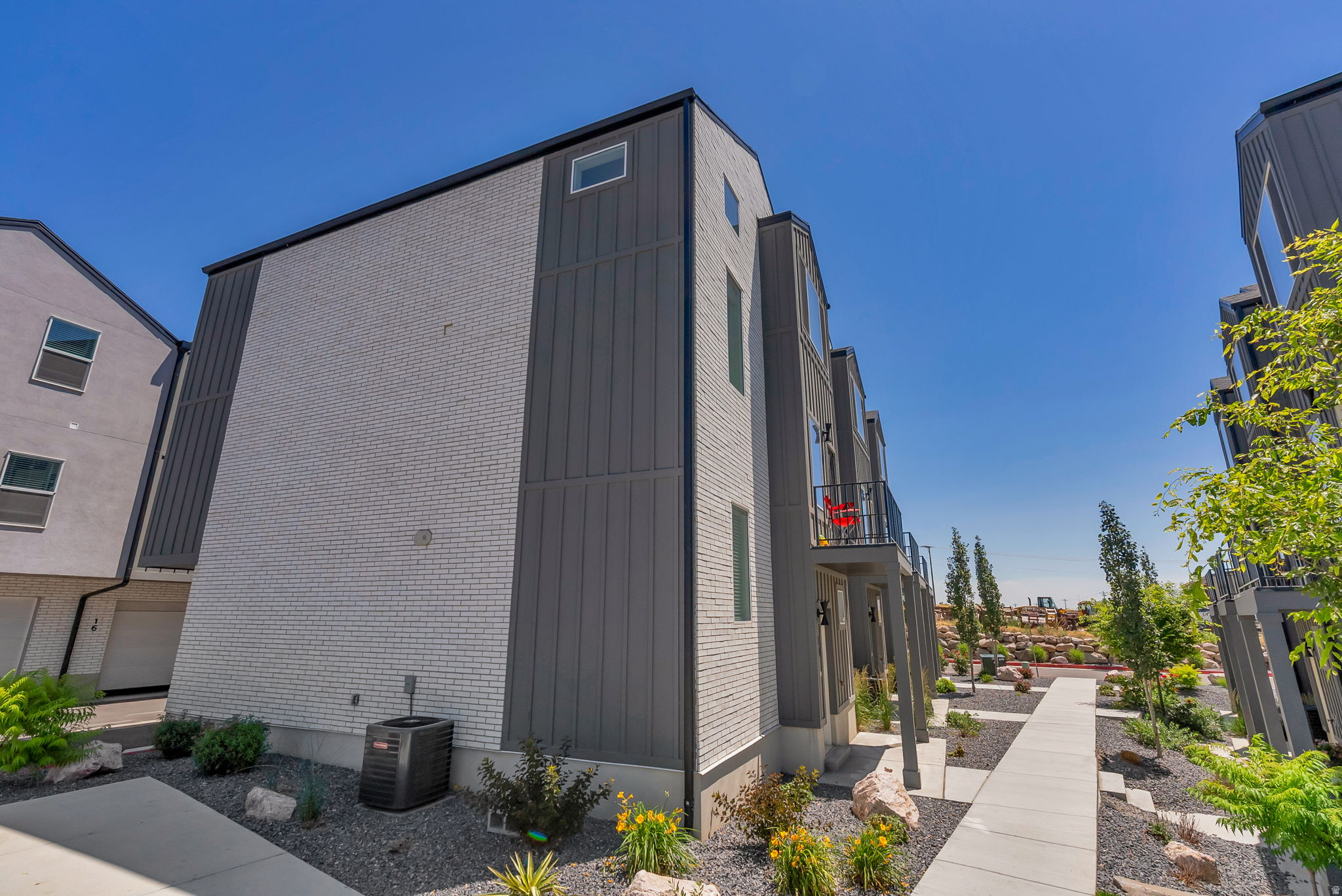 LAKE POINTE - Residential