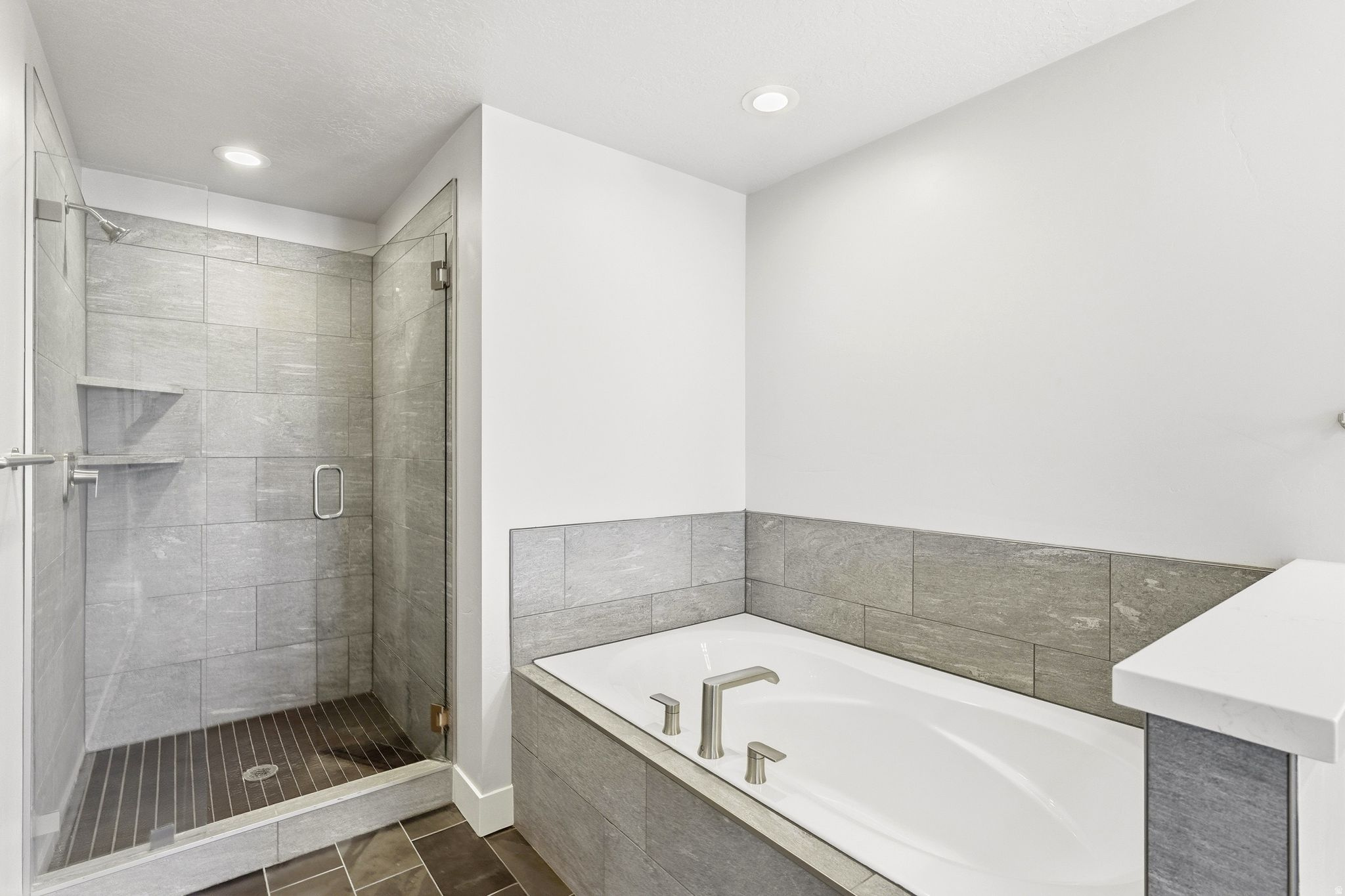 CREEKSIDE - Residential