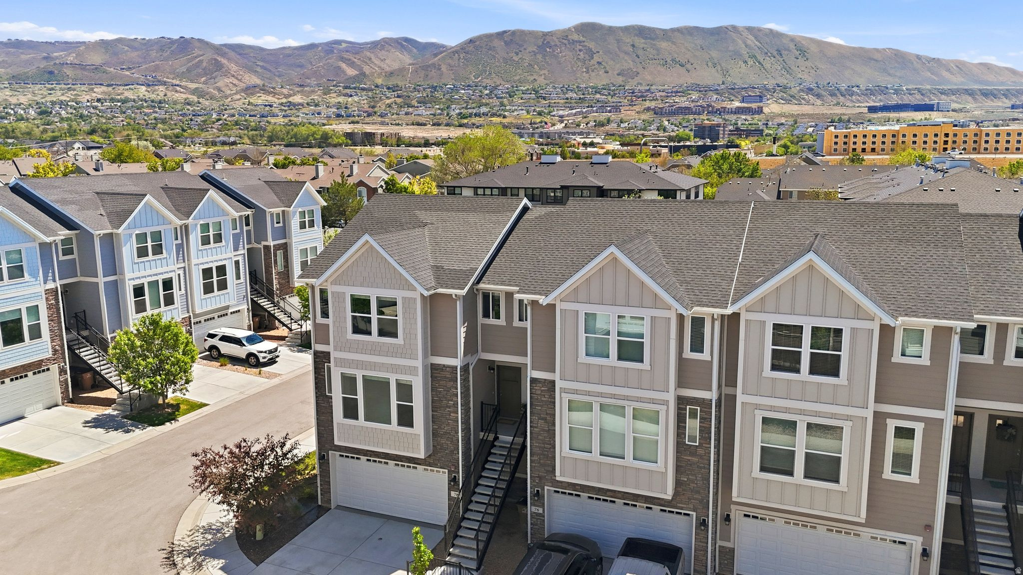 CREEKSIDE - Residential