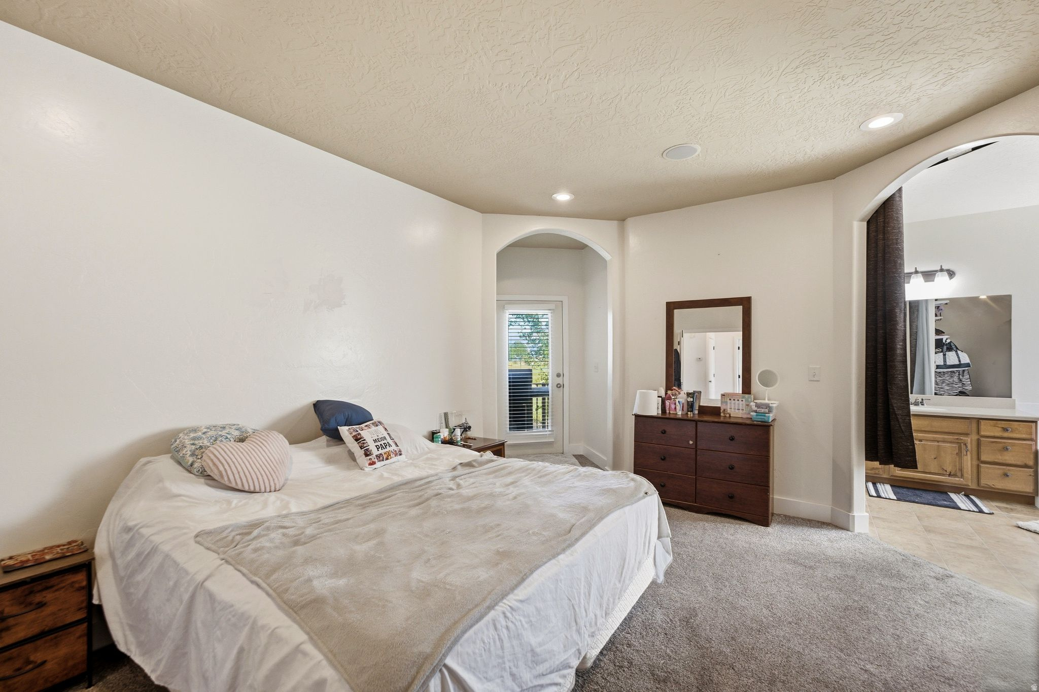 SILVER LAKE - Residential