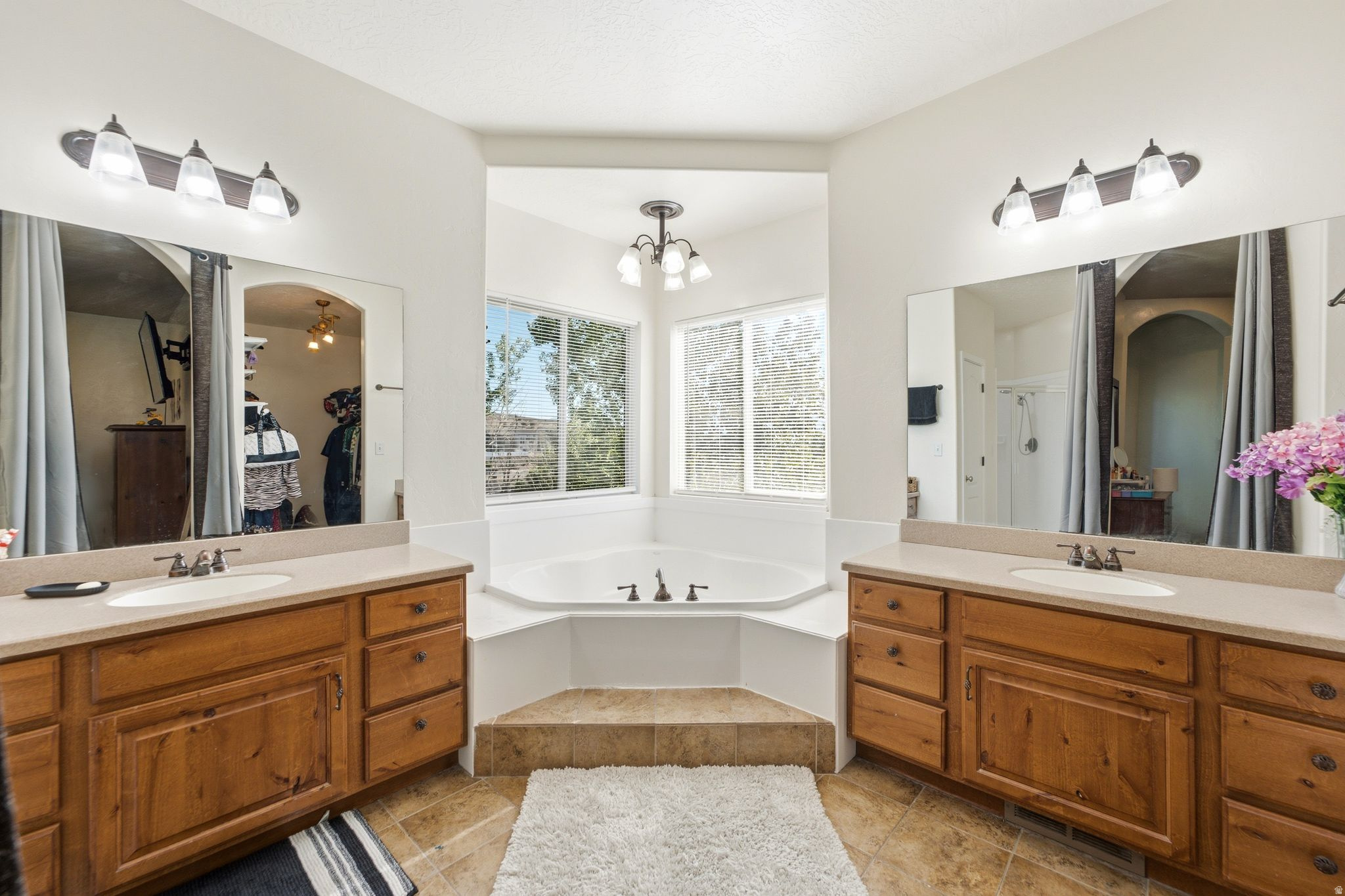 SILVER LAKE - Residential